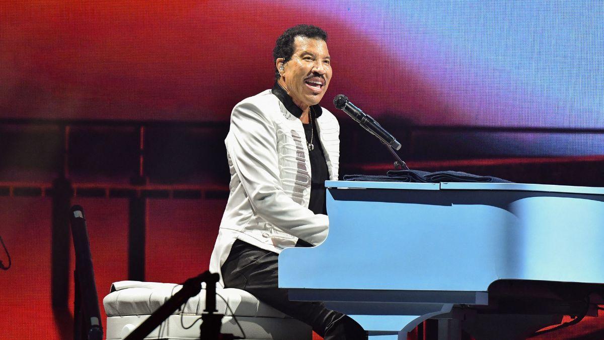 Lionel Richie Hospitalized in St Louis out of Caution Following Weekend Show