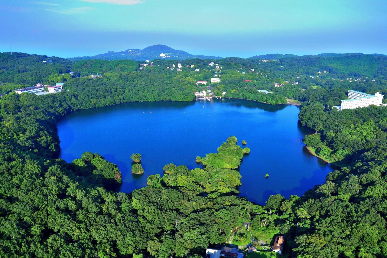 伊豆の瞳・一碧湖の魅力と歩き方｜絶景カフェや散策・噂の真相を徹底検証