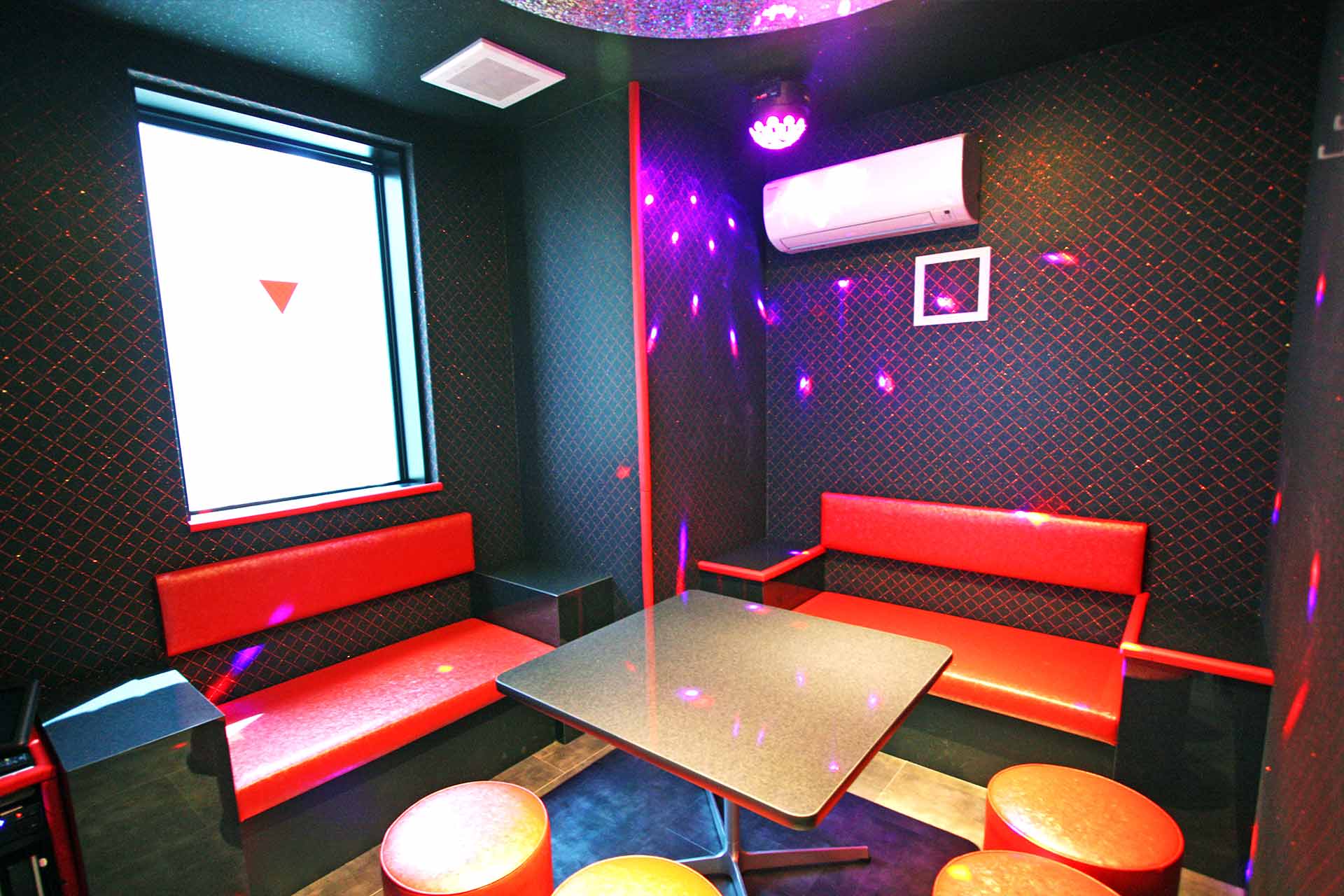【2026年最新】梅田の夜と昼を彩る「ジャンカラ 梅田芝田町店」徹底解剖！なぜこれほど人が集まるのか？