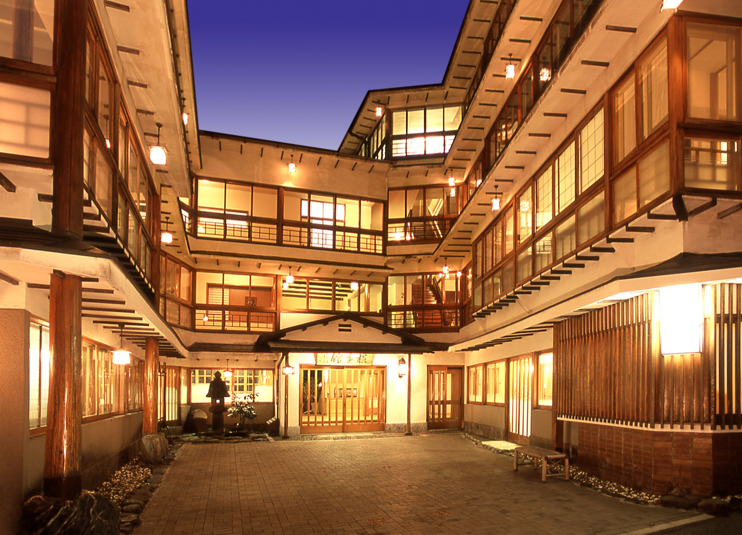 伊香保温泉「横手館」宿泊の真相！文化財と黄金の湯が愛され続ける理由