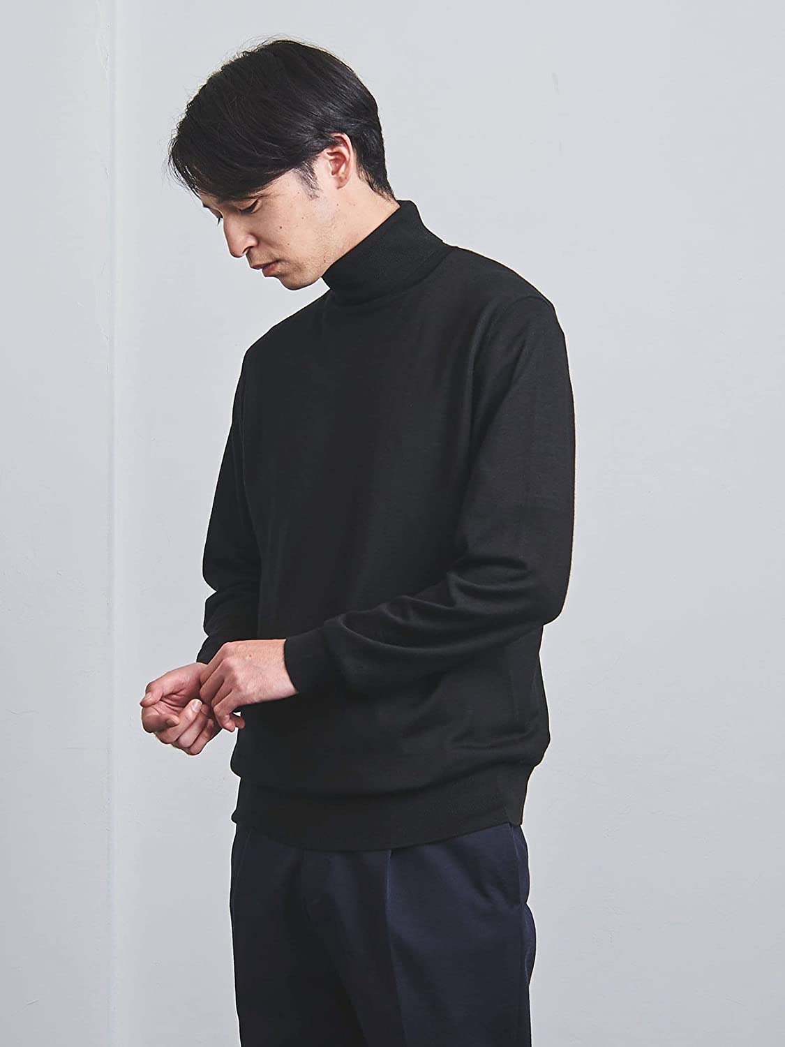 2026年冬の首元革命：「タートルネック」に魅せられた男たちが街を埋め尽くす理由と最新着こなし術