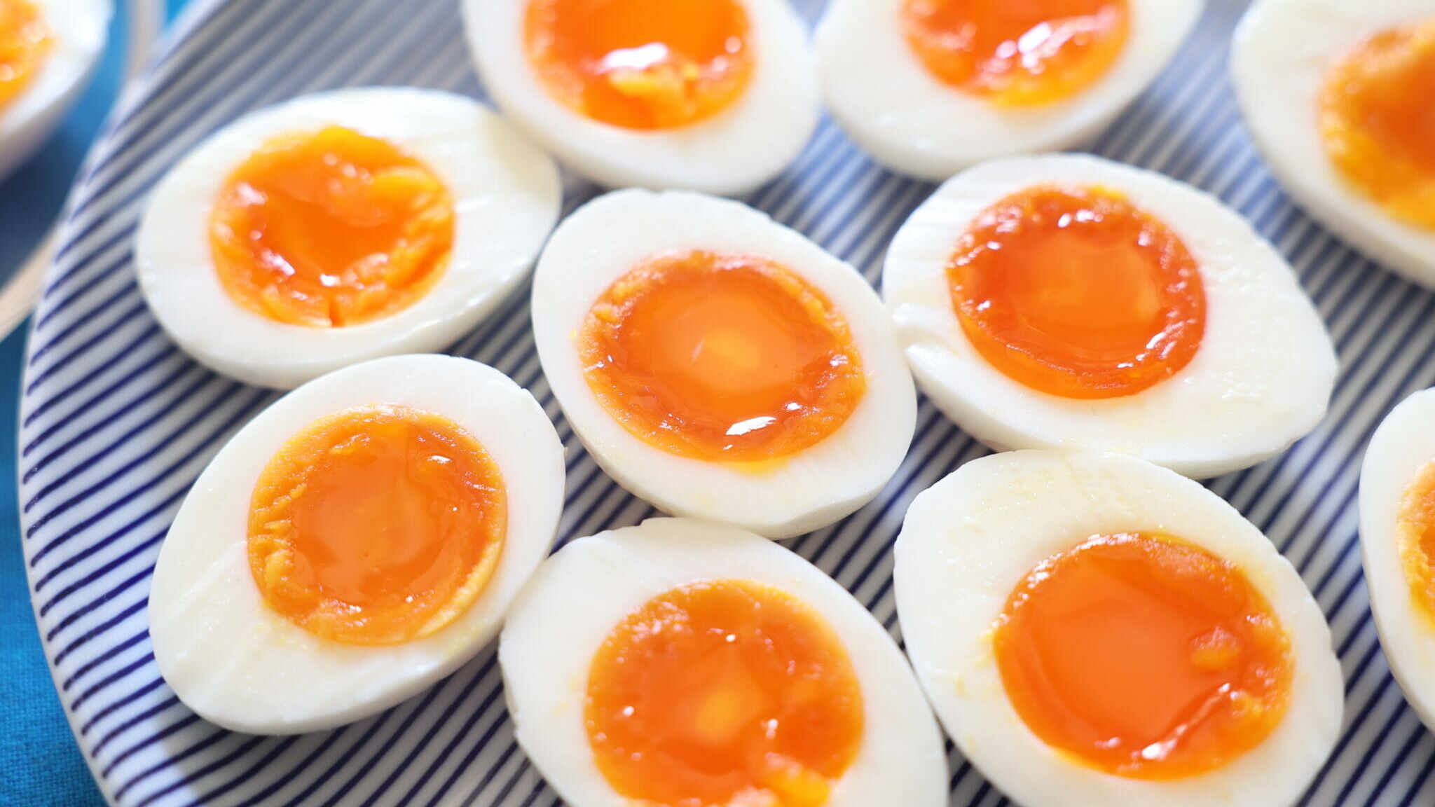 なぜ殻付きで中まで塩味？プロ直伝コンビニ風塩ゆで卵の作り方