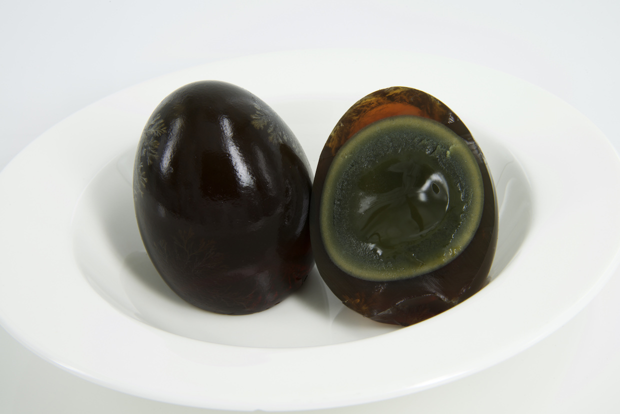 腐った卵を食べたらどうなる？見分け方と食中毒の危険・対処法を徹底解説