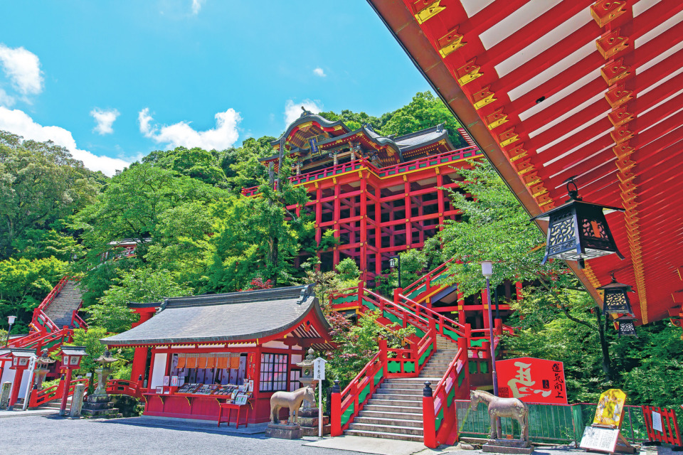日本三大稲荷・佐賀の祐徳稲荷神社が話題沸騰！絶景本殿とご利益の秘密