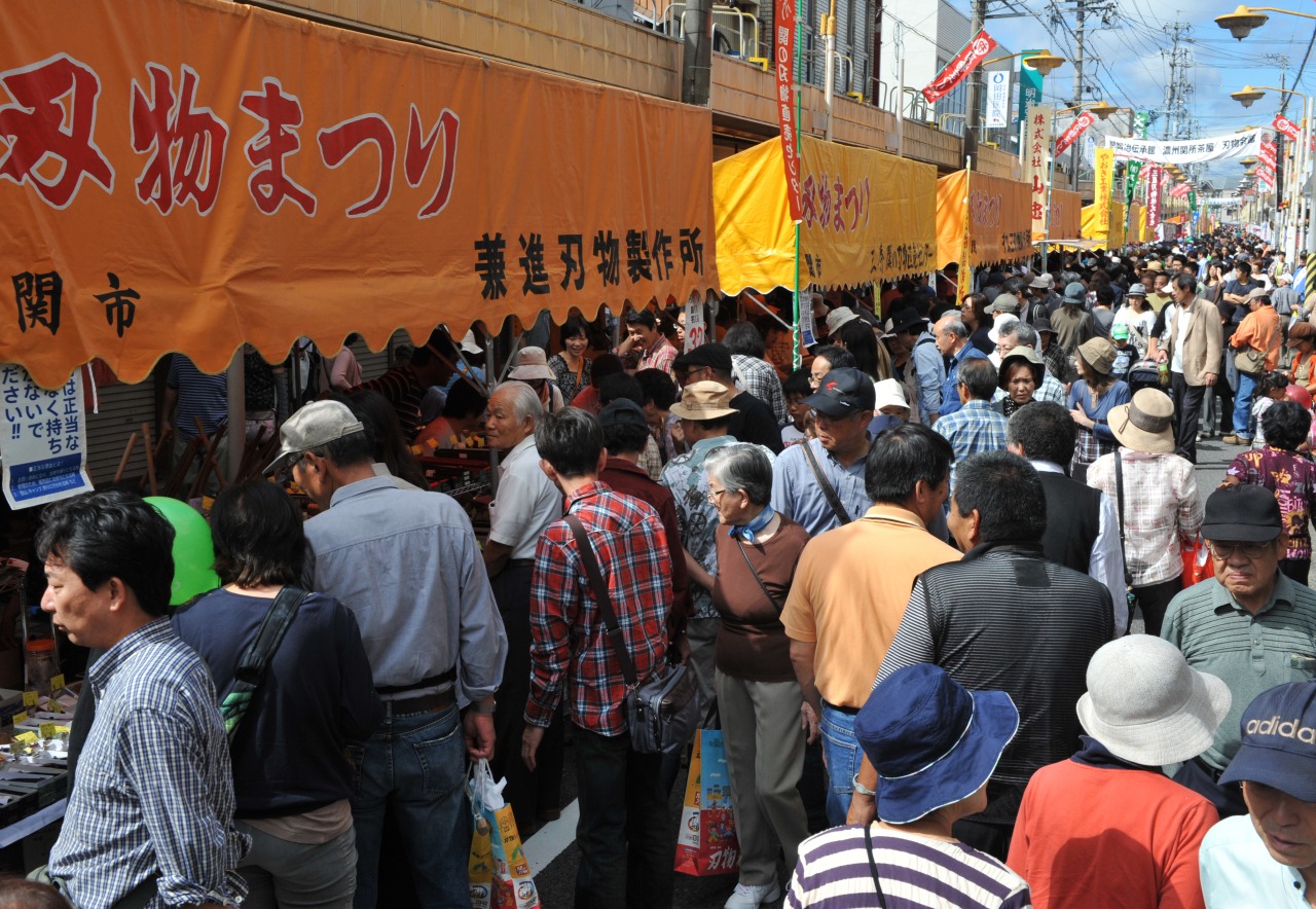関市刃物まつり2026完全攻略｜高級包丁が破格の真相と混雑回避術