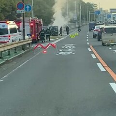 【速報】西湘バイパスで複数車両の衝突事故、全面通行止め続く 濃霧と強風が引き金か