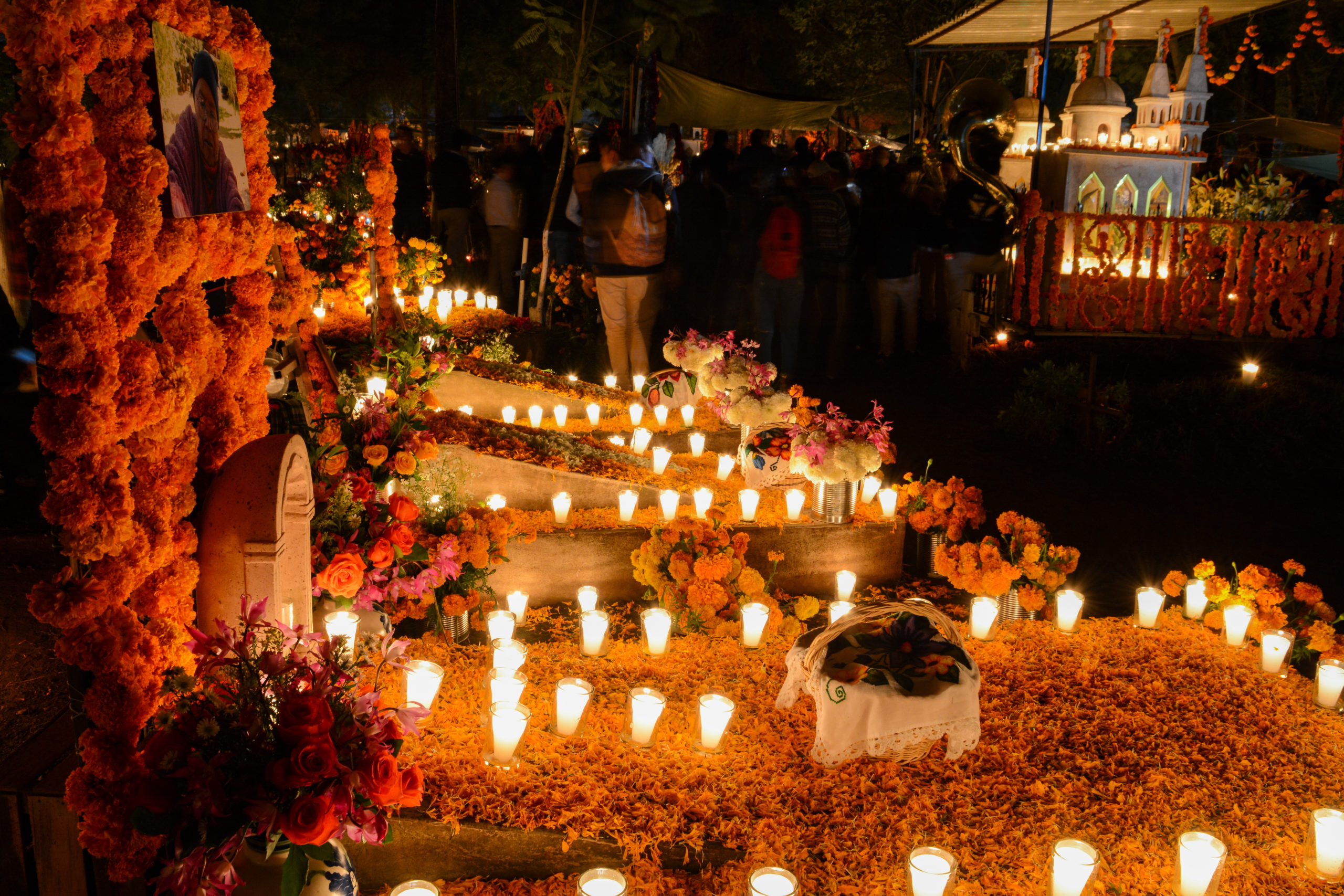 メキシコ死者の日の真実！ハロウィンとの違いや祭壇・メイクの秘密を徹底解剖