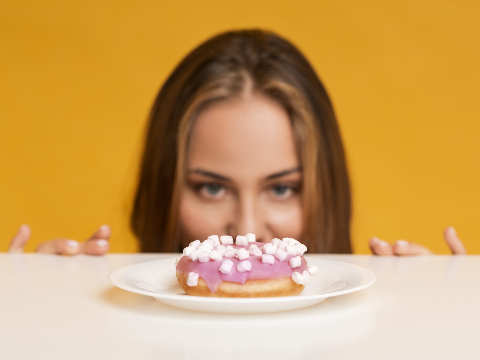 食べても食べてもお腹が空く女性の罠！止まらない食欲の正体と解決策