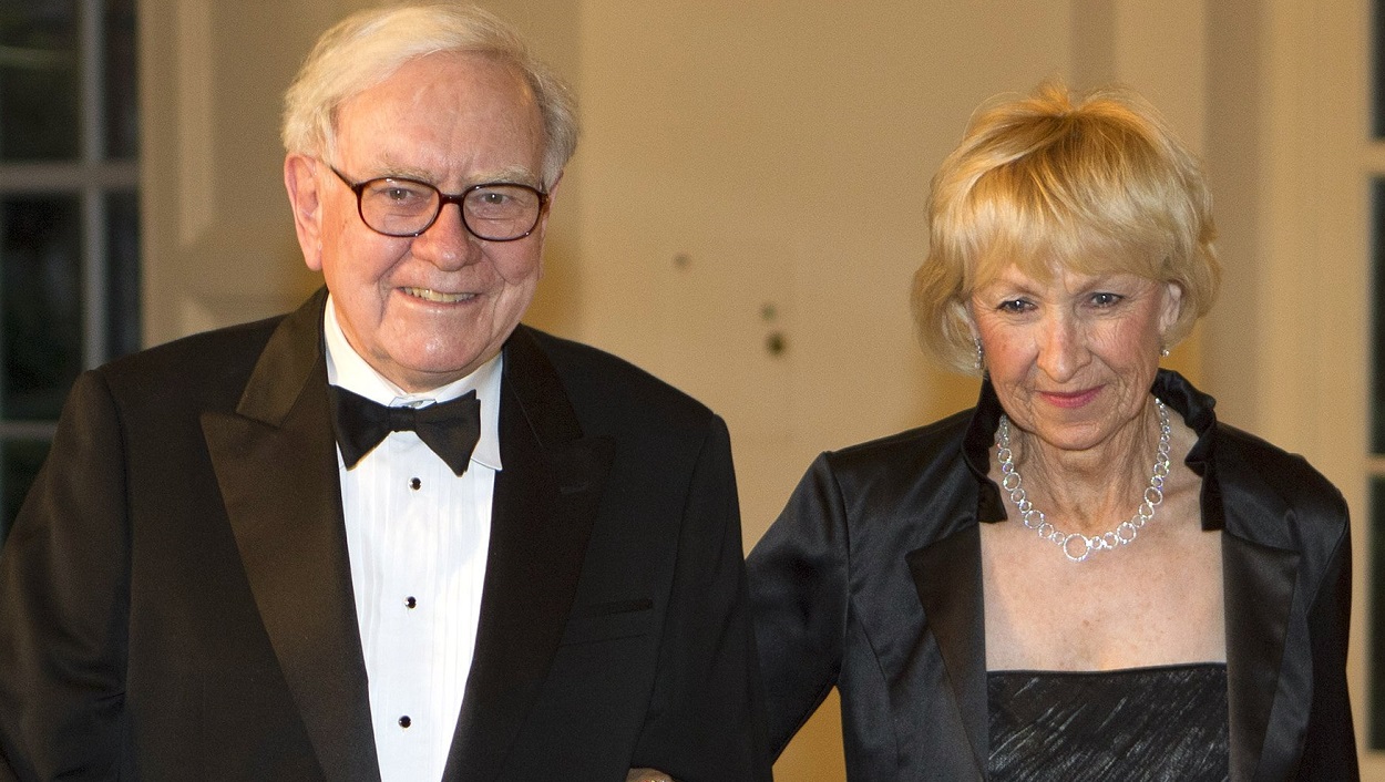 Warren Buffett Facts: Age, Net Worth, Wife, Kids, Berkshire Role, and More