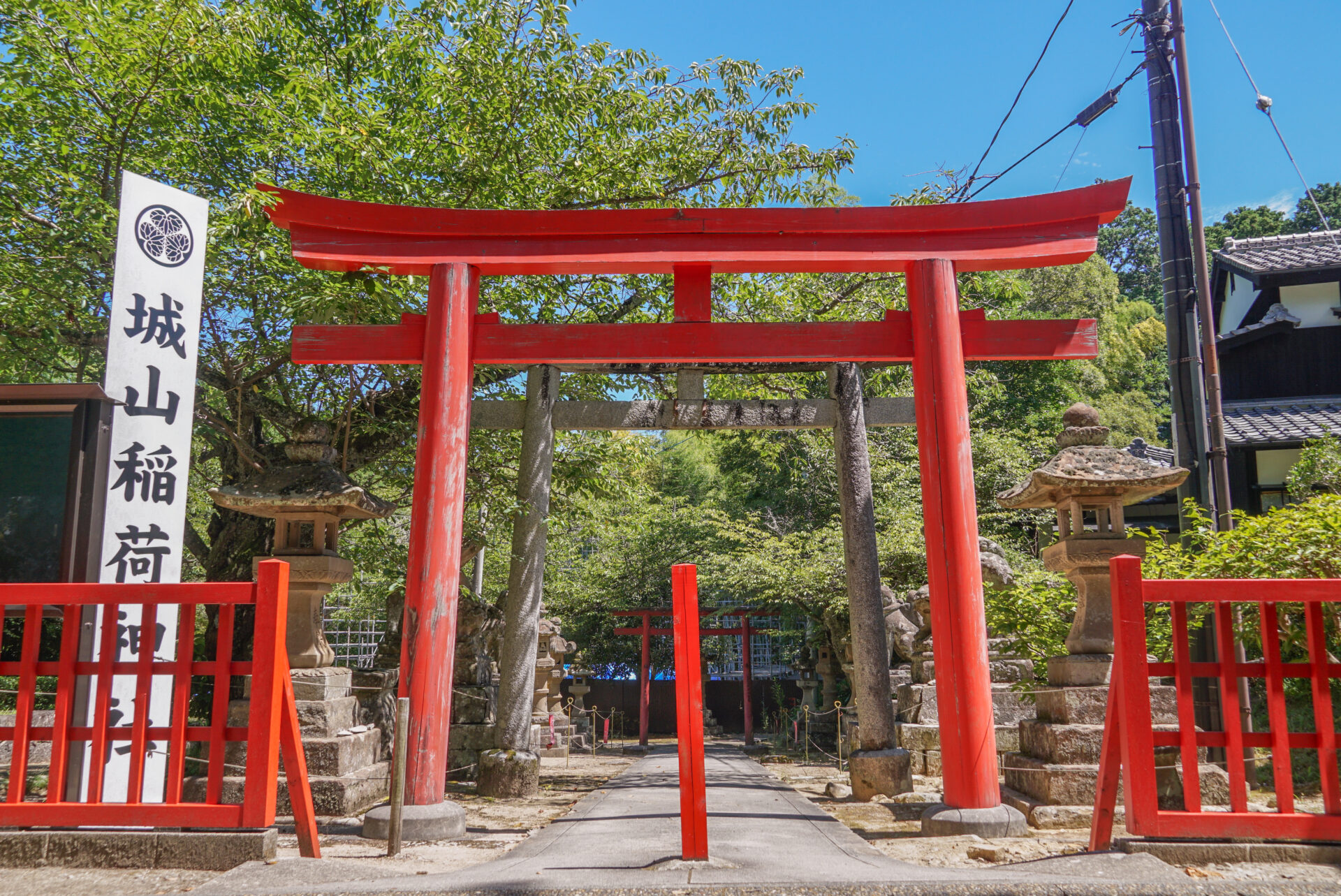 城山稲荷神社の狐像群と八雲の記憶！松江城パワースポット徹底検証