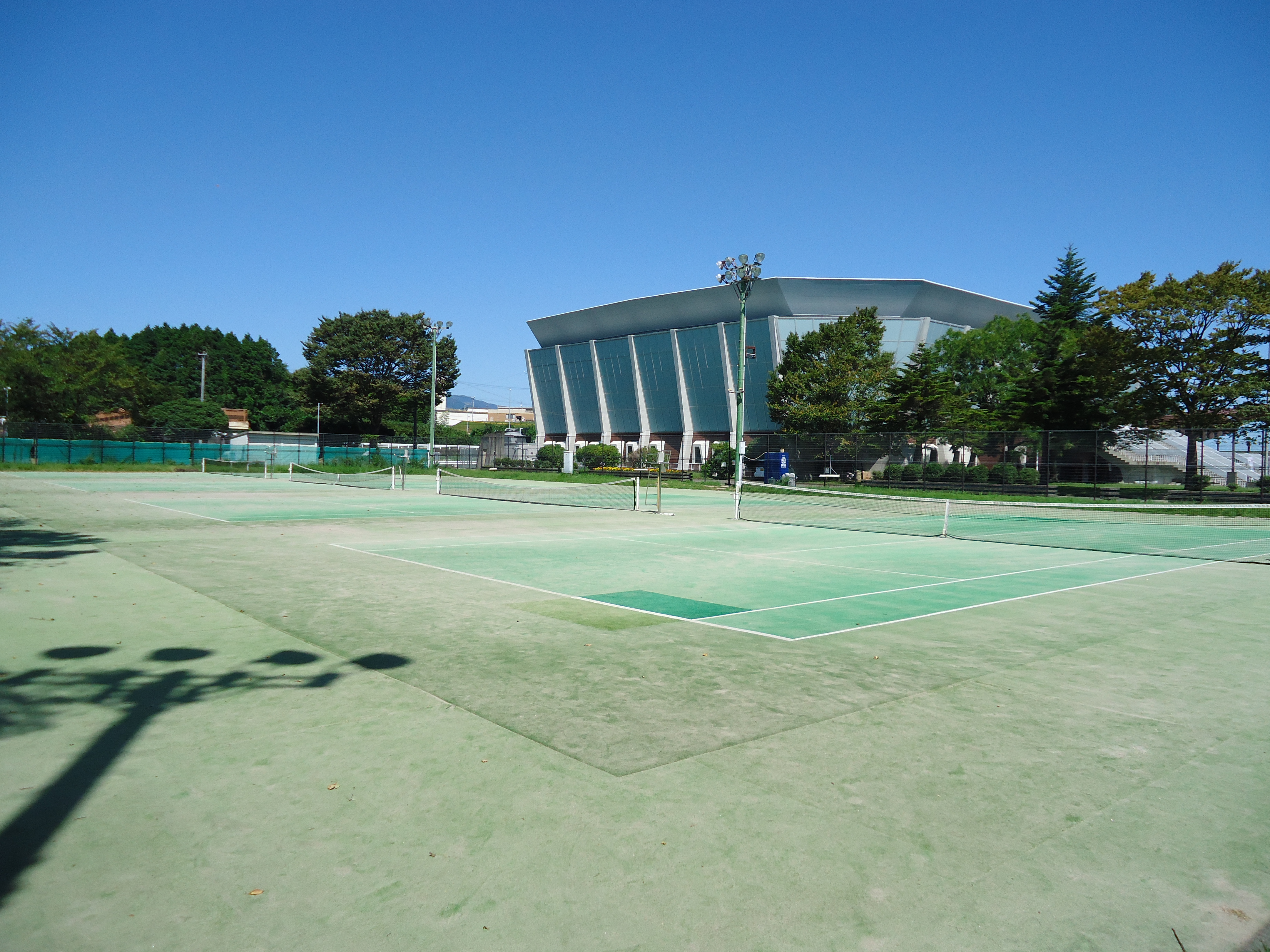 亀山西野公園の魅力と混雑攻略法！遊具から体育館まで徹底解説