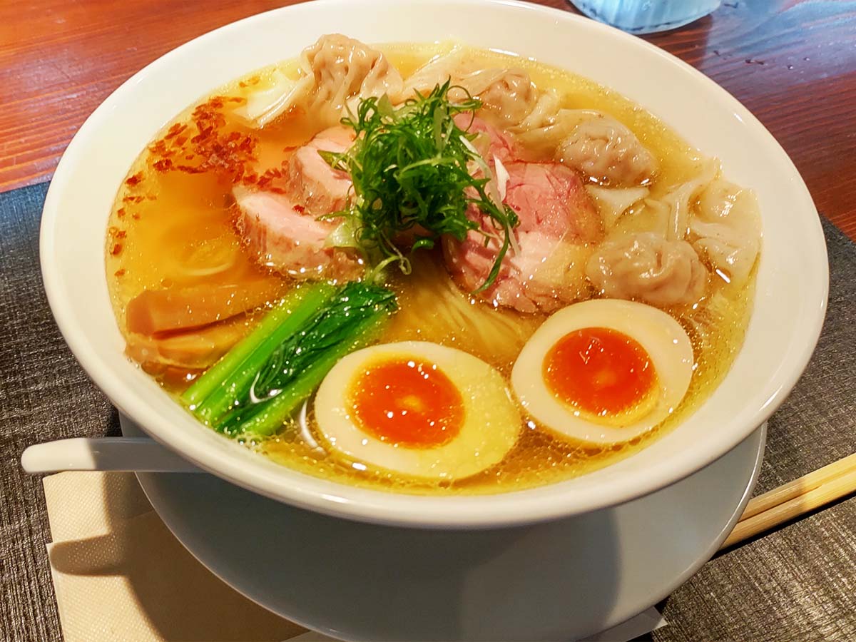 鉢ノ葦葉の塩らーめんはなぜ人を魅了するのか？四日市屈指の名店攻略