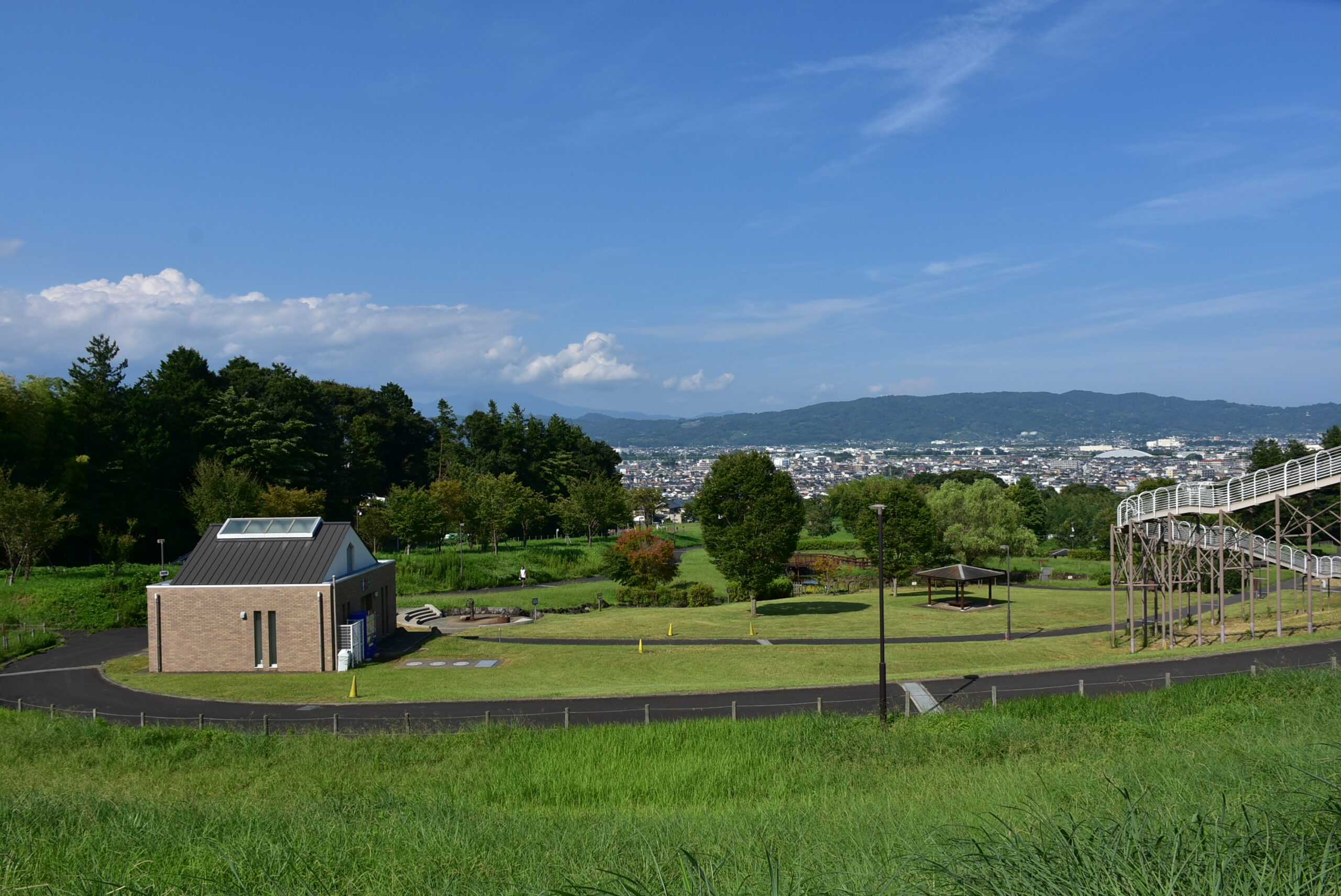 2026年、静寂と賑わいが共存する「諏訪公園」の挑戦。街の記憶を紡ぎ直す再生と、いま訪れるべき理由