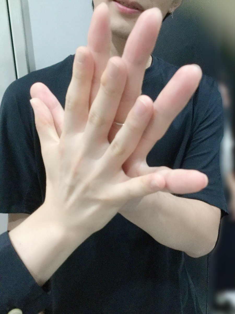 手が大きい男性に惹かれる心理とは？包容力の正体と噂の真相を科学で解明