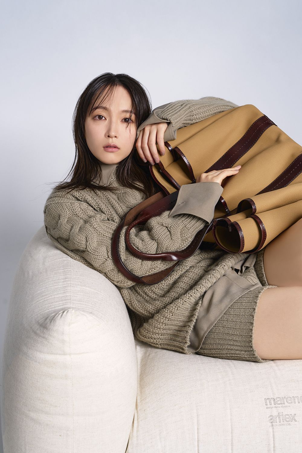 吉岡里帆のパンスト美脚が話題沸騰！衣装の秘密と噂の真相を徹底検証