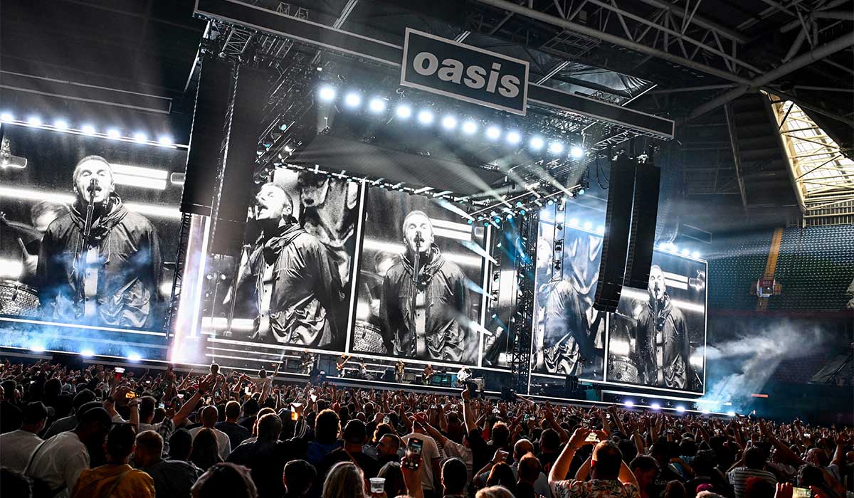 What Time Are Oasis Playing Tonight