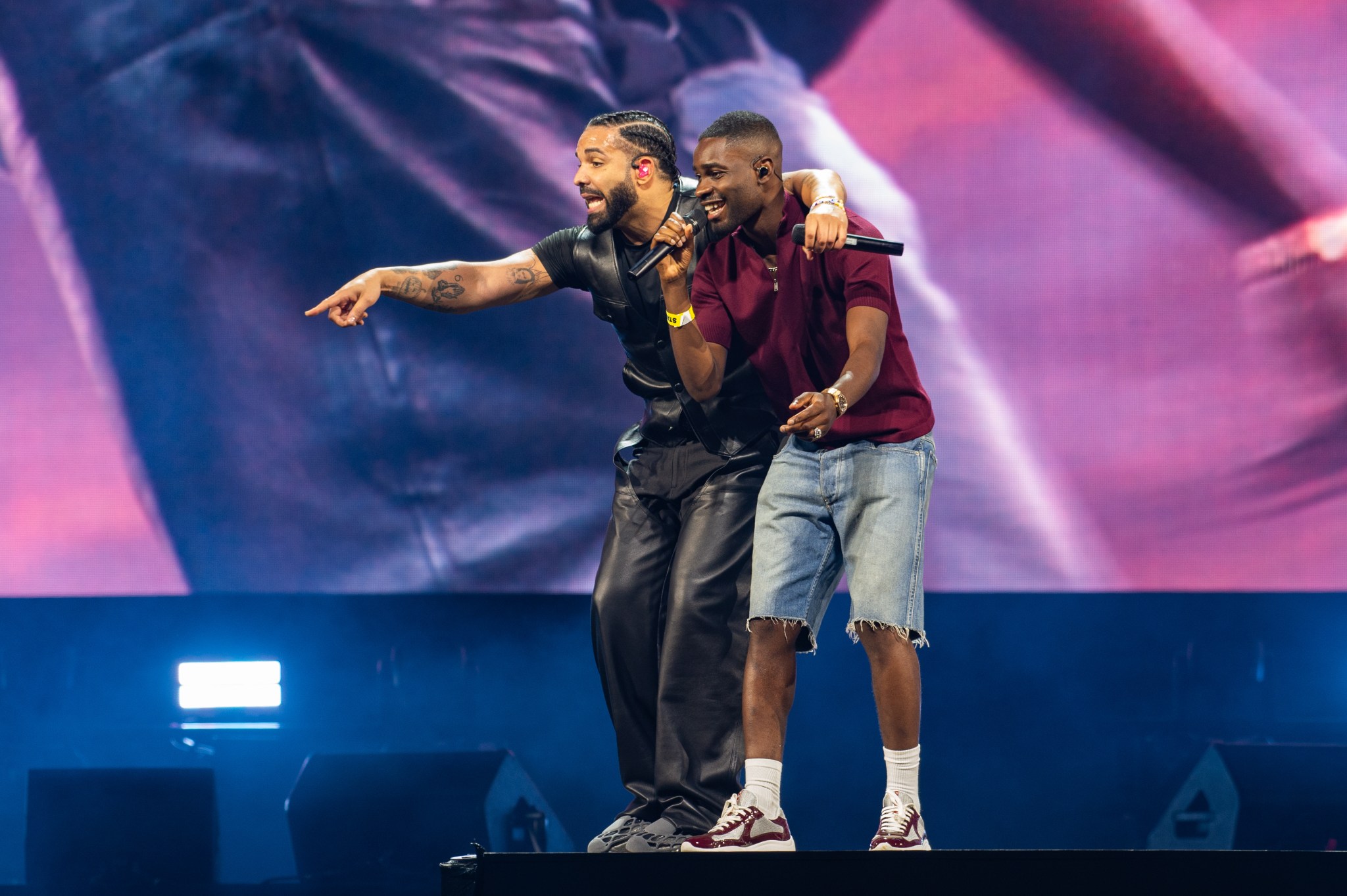 Who Did Drake Bring out Wireless