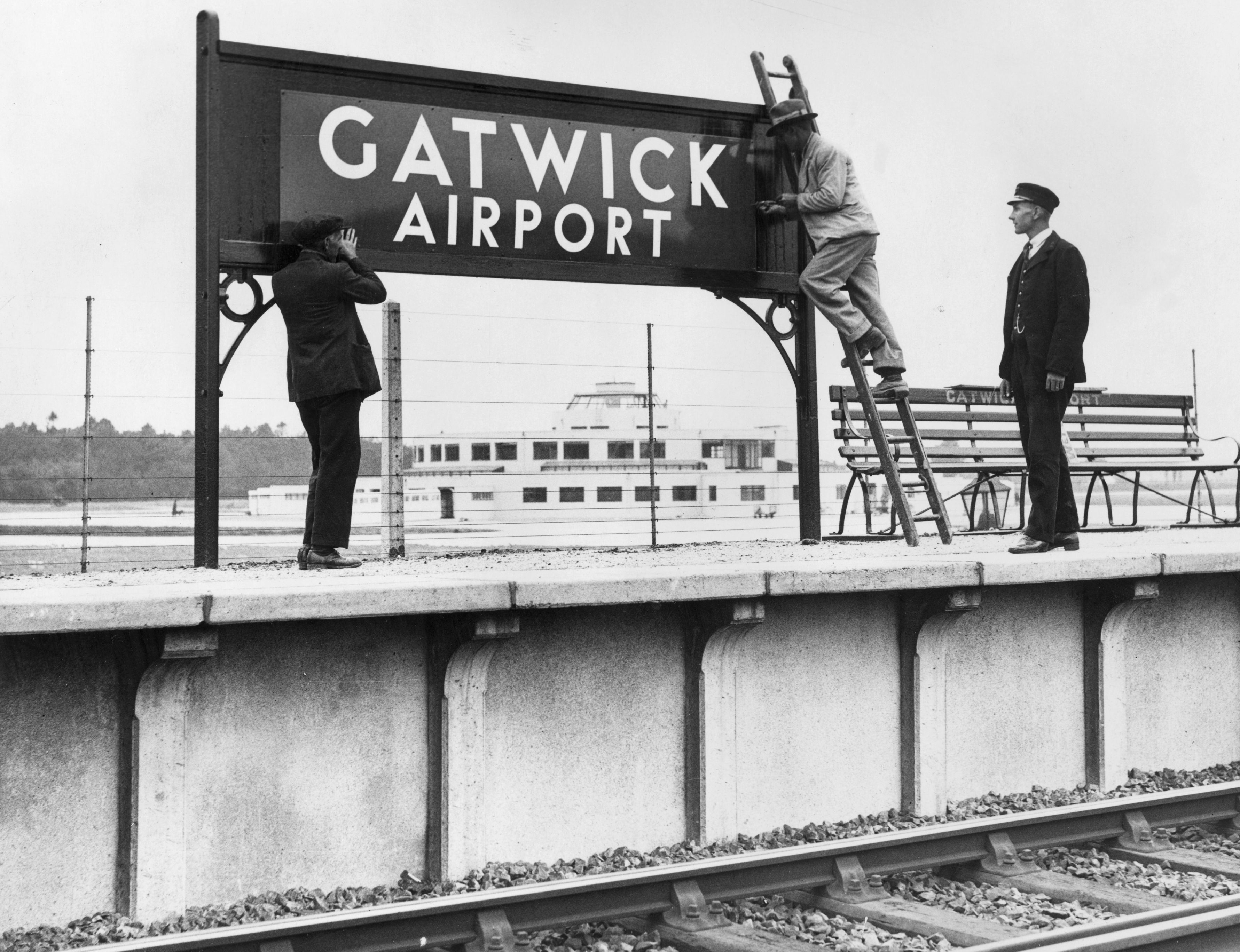 Earliest Train to Gatwick from London
