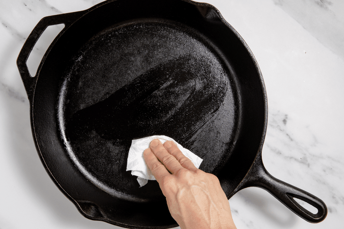 How to Dry Cast Iron Skillet
