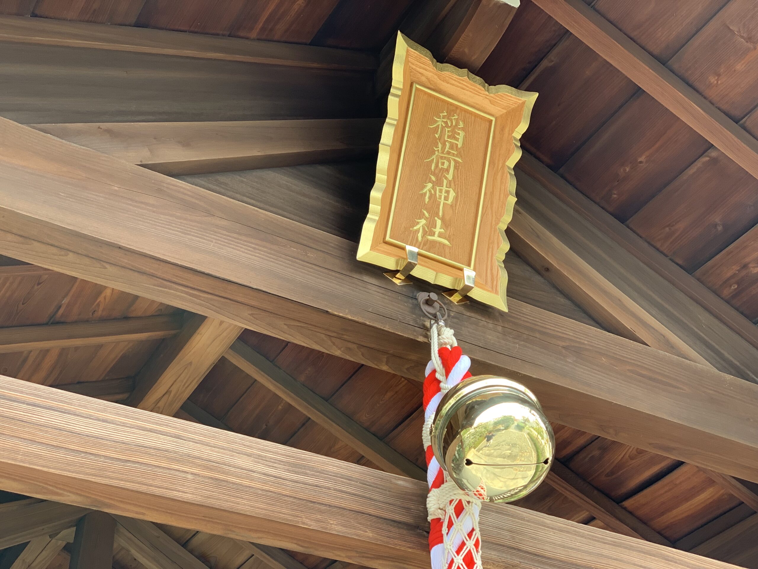 扁額とは？鳥居や山門に掲げる意味・揮毫の歴史と鑑賞の極意を解説