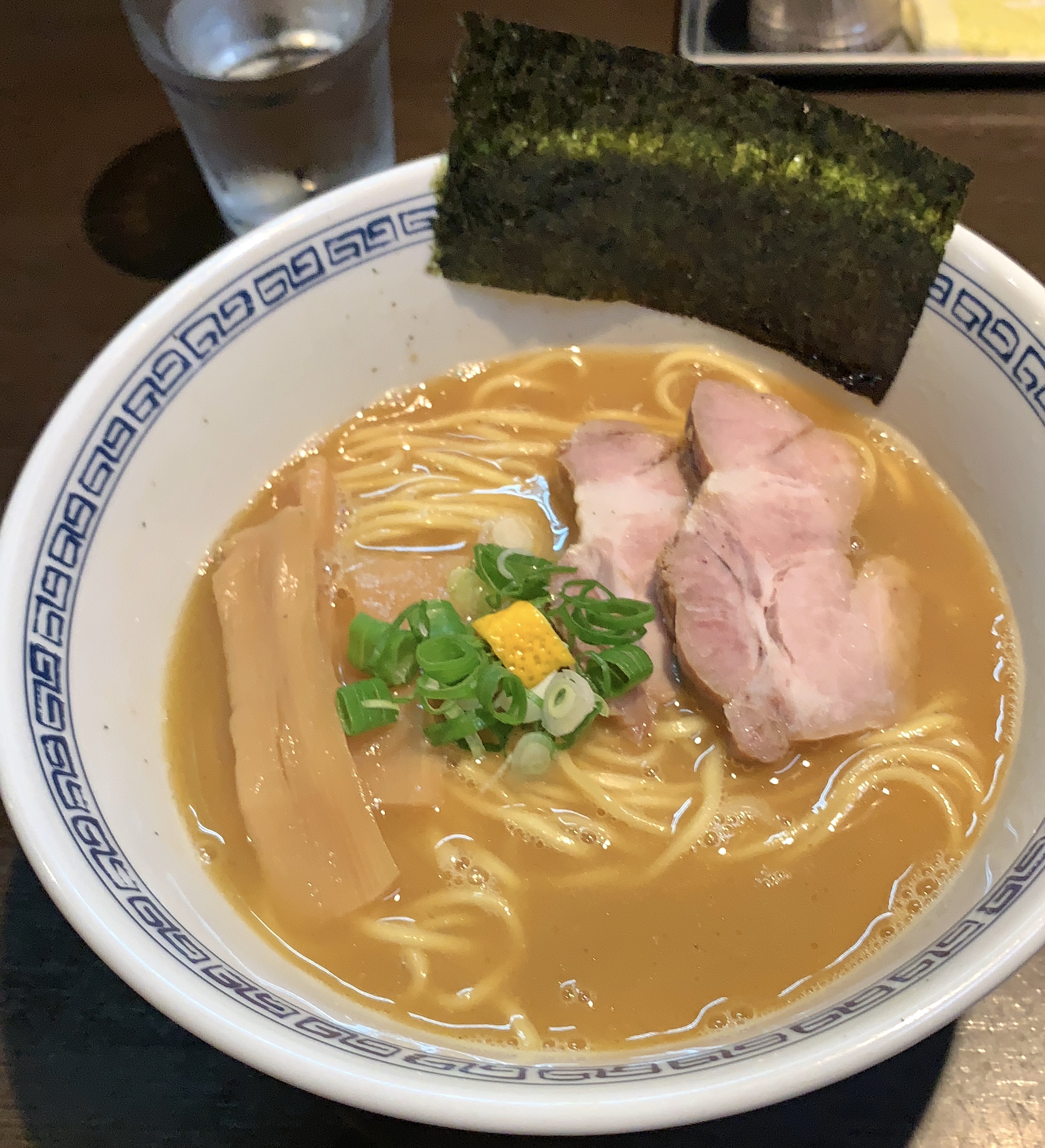渋谷はやしが昼のみ営業の理由とは？2026年最新行列攻略と実食検証