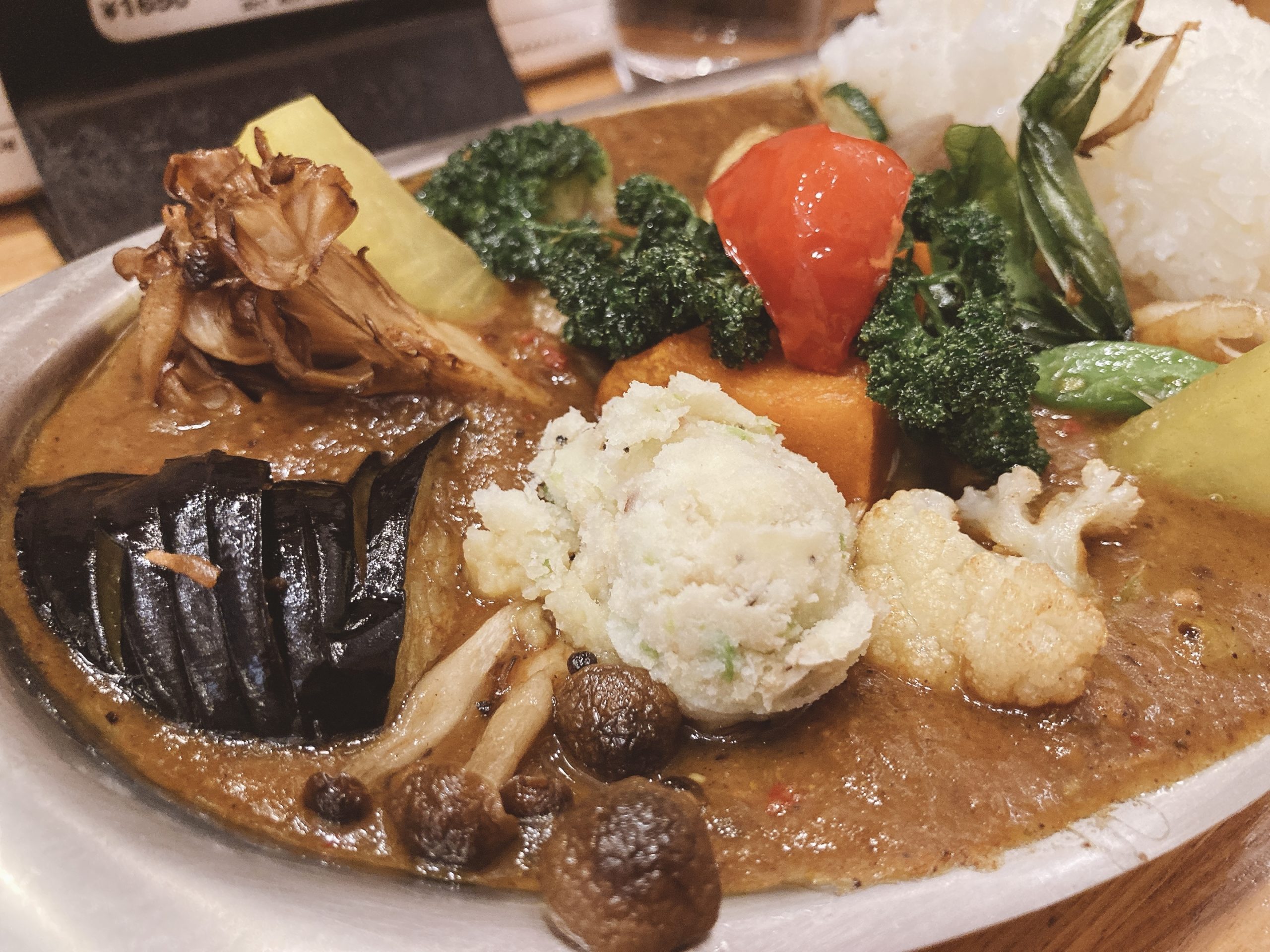 武蔵小金井の至宝「カレーの店プーさん」薬膳と素揚げ野菜の全貌