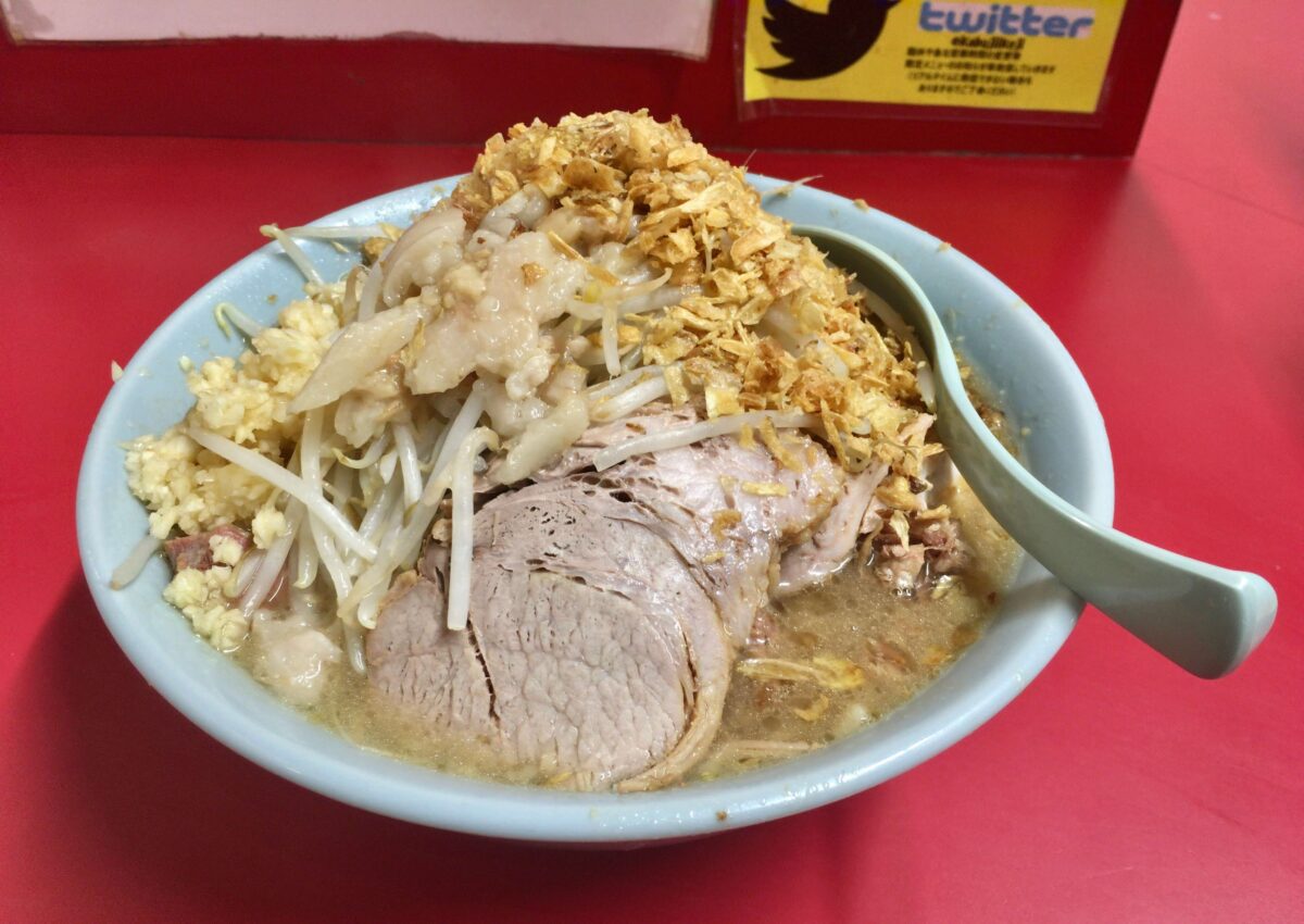 ラーメン二郎新宿歌舞伎町店の現在！火事の真相と初心者コール徹底解説