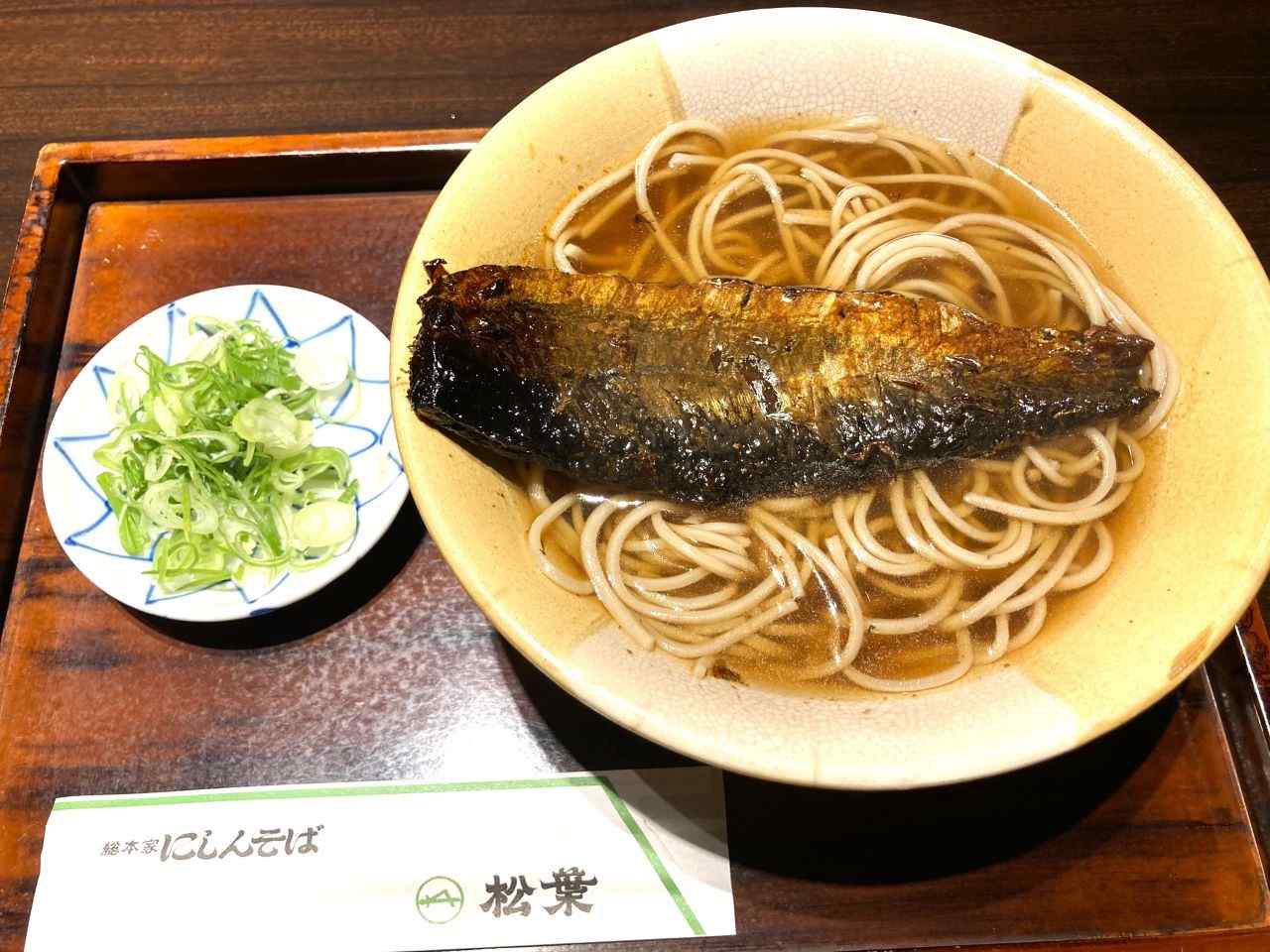 京都駅で味わう絶品にしんそば！老舗「松葉」と穴場店の混雑回避術