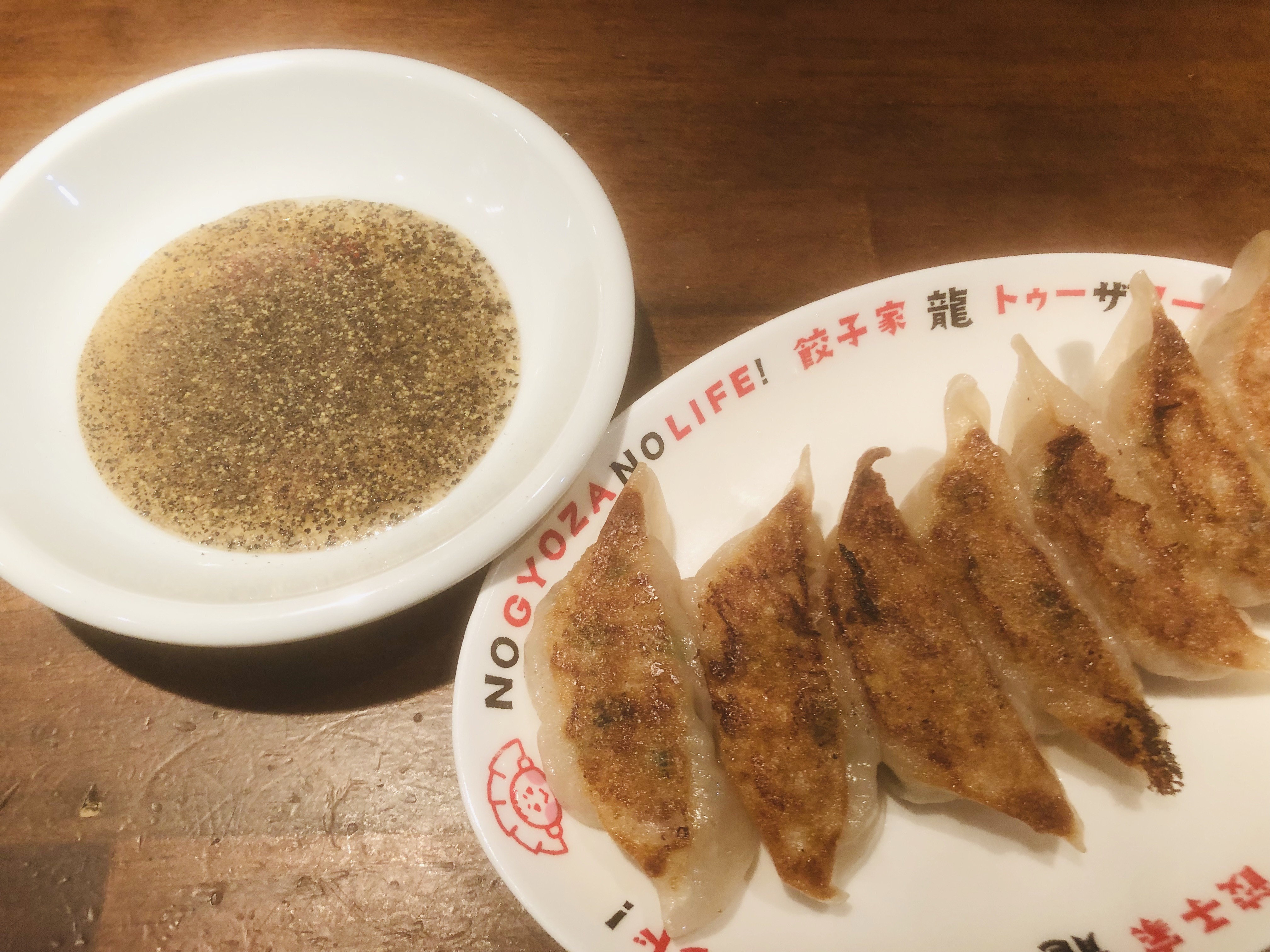 餃子を酢胡椒で食べる理由とは？黄金比と発祥の真相を徹底解説