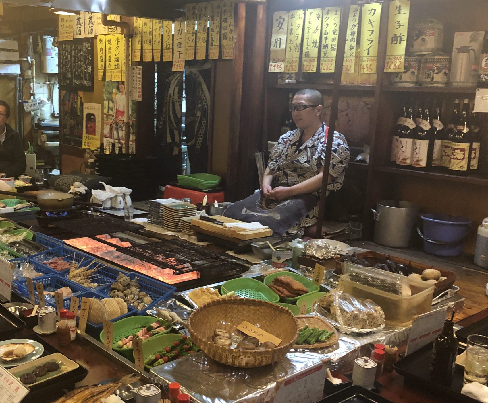新橋「炉端武蔵」なぜ人気？名物炉端焼きと驚異コスパの真相【2026】