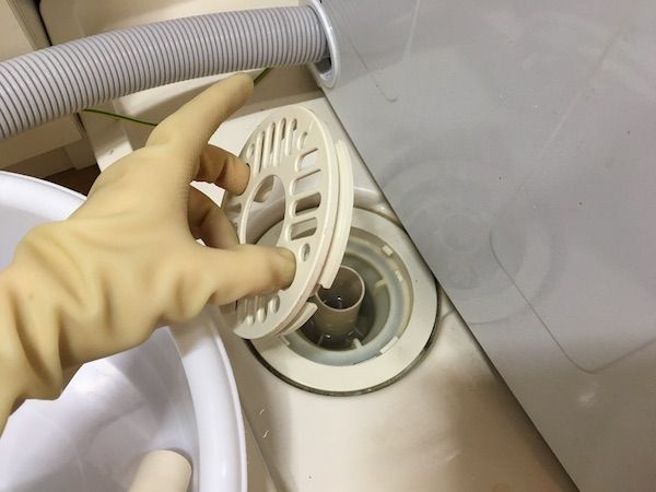 洗濯機から下水の匂いが充満！原因究明とプロ直伝の根本消臭術