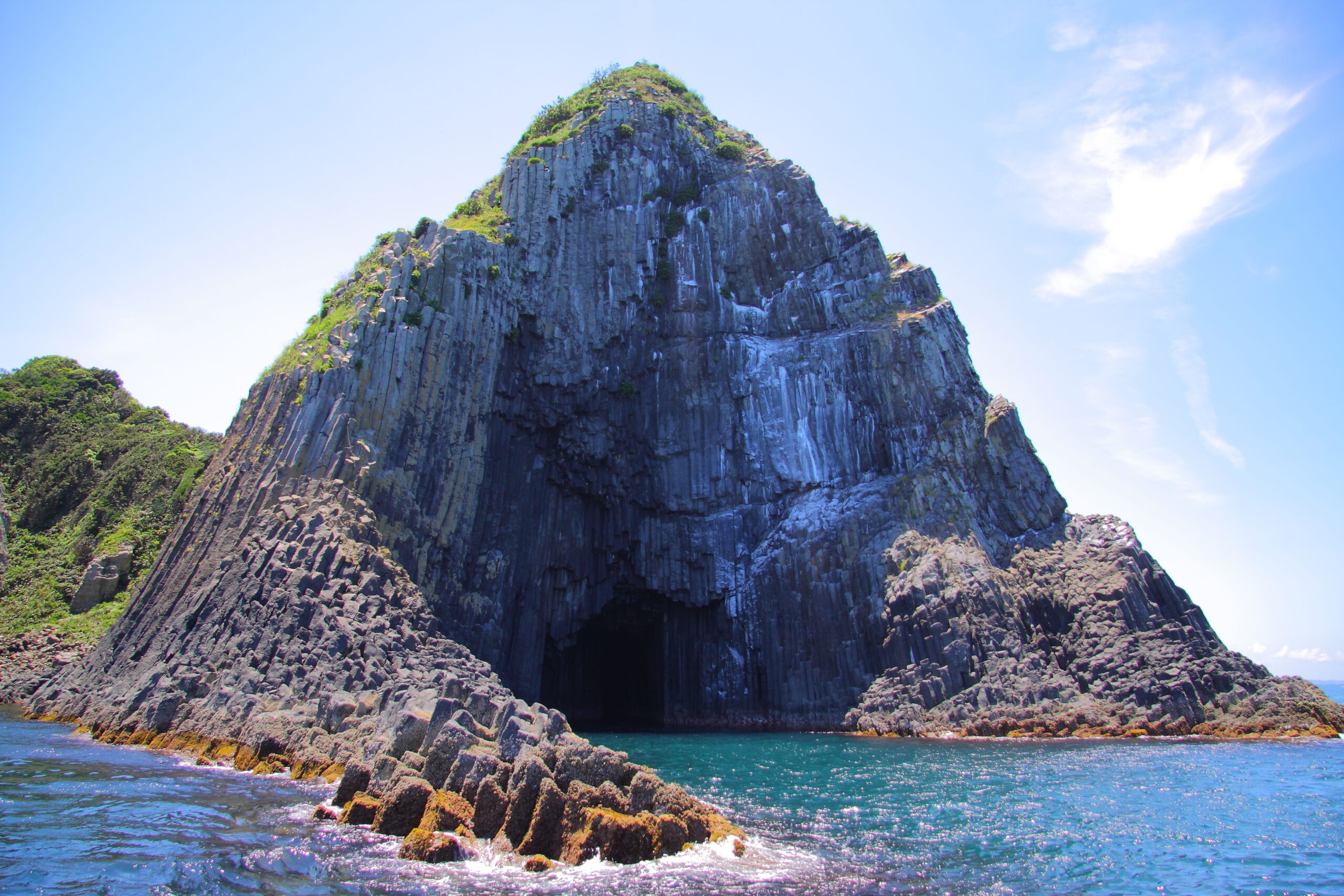 海蝕洞の神秘！糸島・芥屋の大門遊覧船とトトロの森撮影ルート