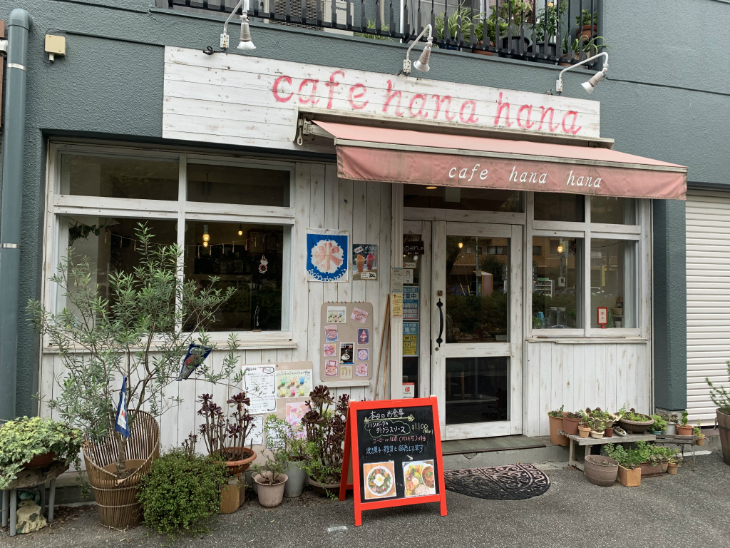 Cafe Hanahana人気の理由を徹底解剖！絶品桃スイーツと混雑攻略法