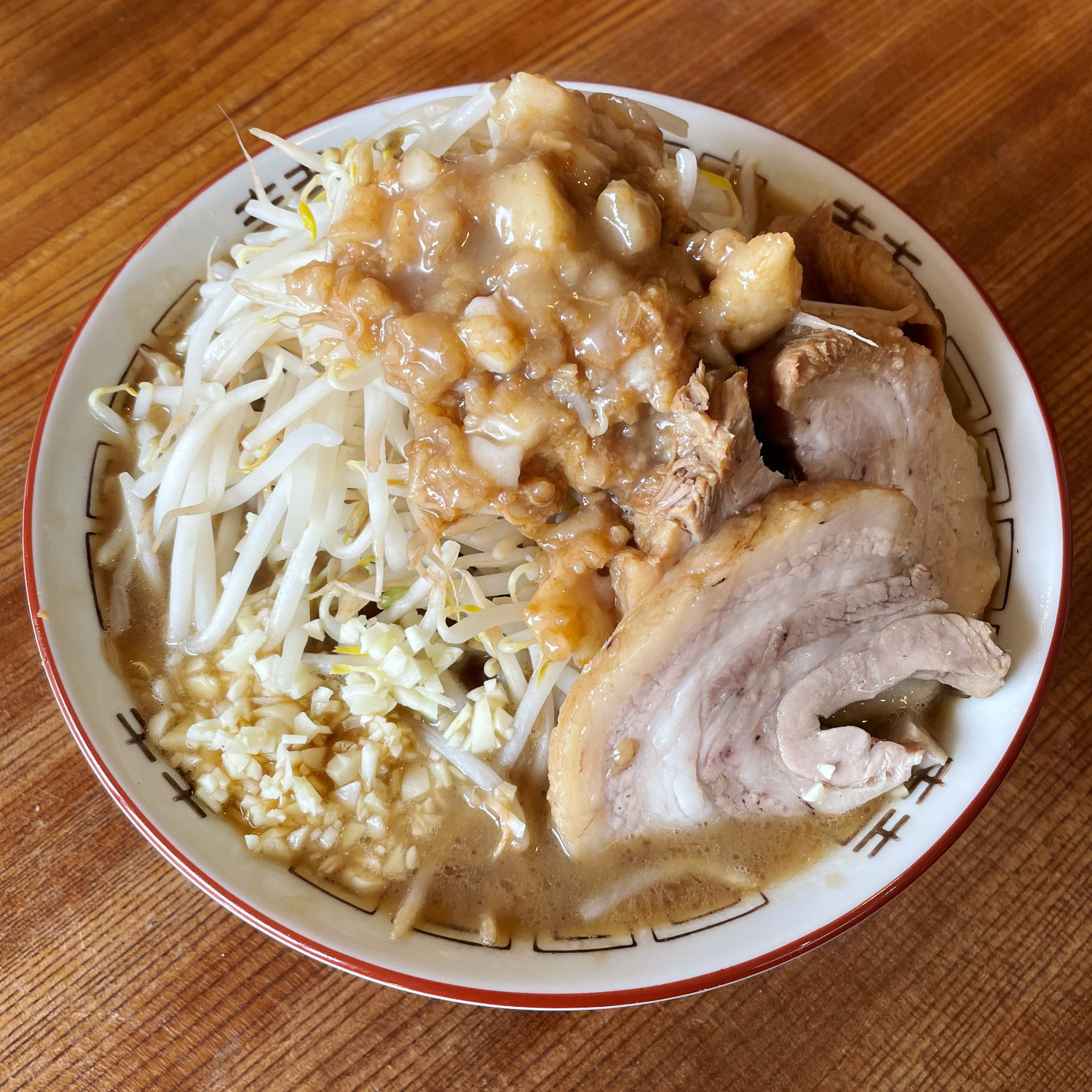 自宅で作る究極の二郎系ラーメン！濃厚乳化スープと神豚の完全再現レシピ