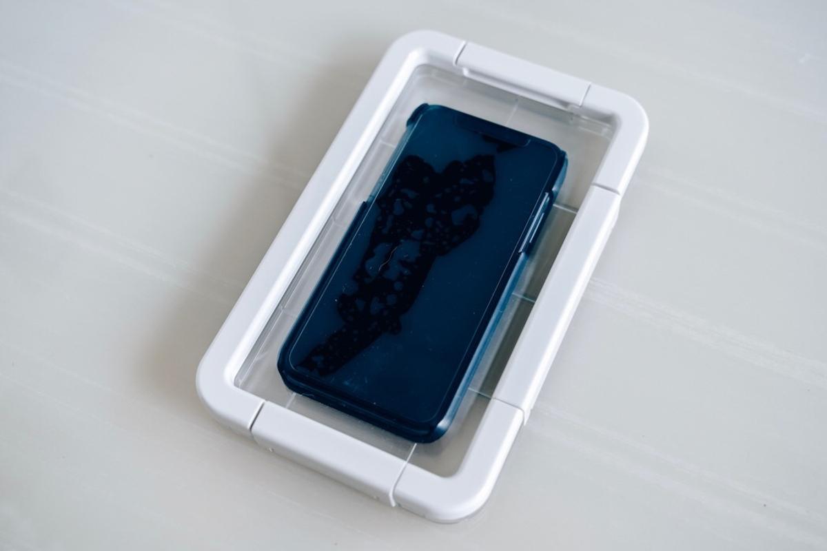 お風呂スマホのジップロックは安全？結露水没の盲点と故障防ぐ最新知識