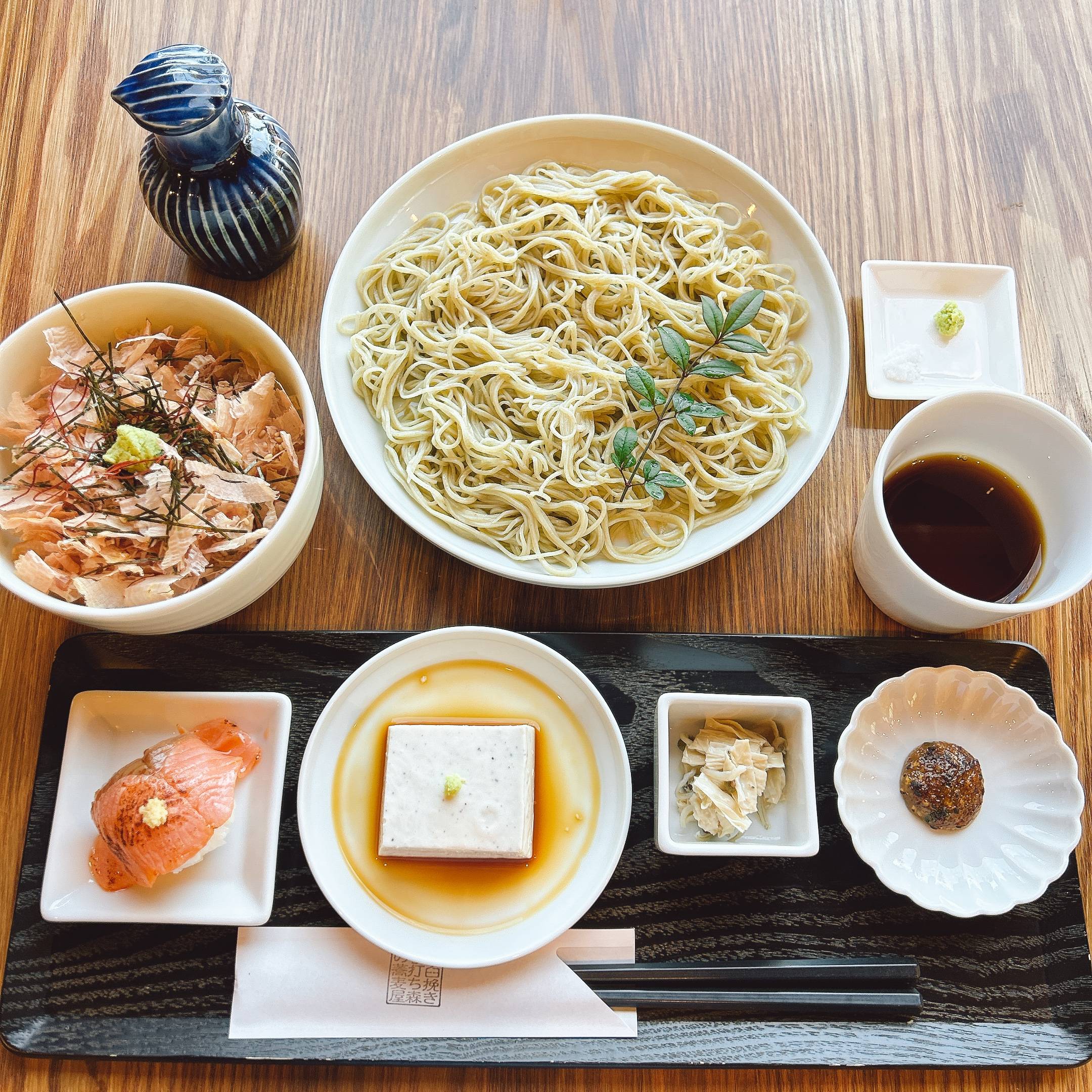 話題の「森の蕎麦屋」なぜ行列？噂の真相と2026年混雑攻略法
