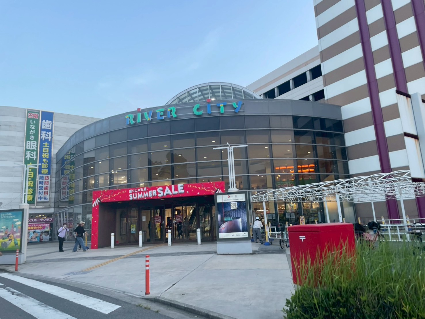 姫路・飾磨の巨大拠点が魅せる進化論—地域密着型ショッピングモール「リバーシティー」が今、世代を超えて愛され続ける舞台裏
