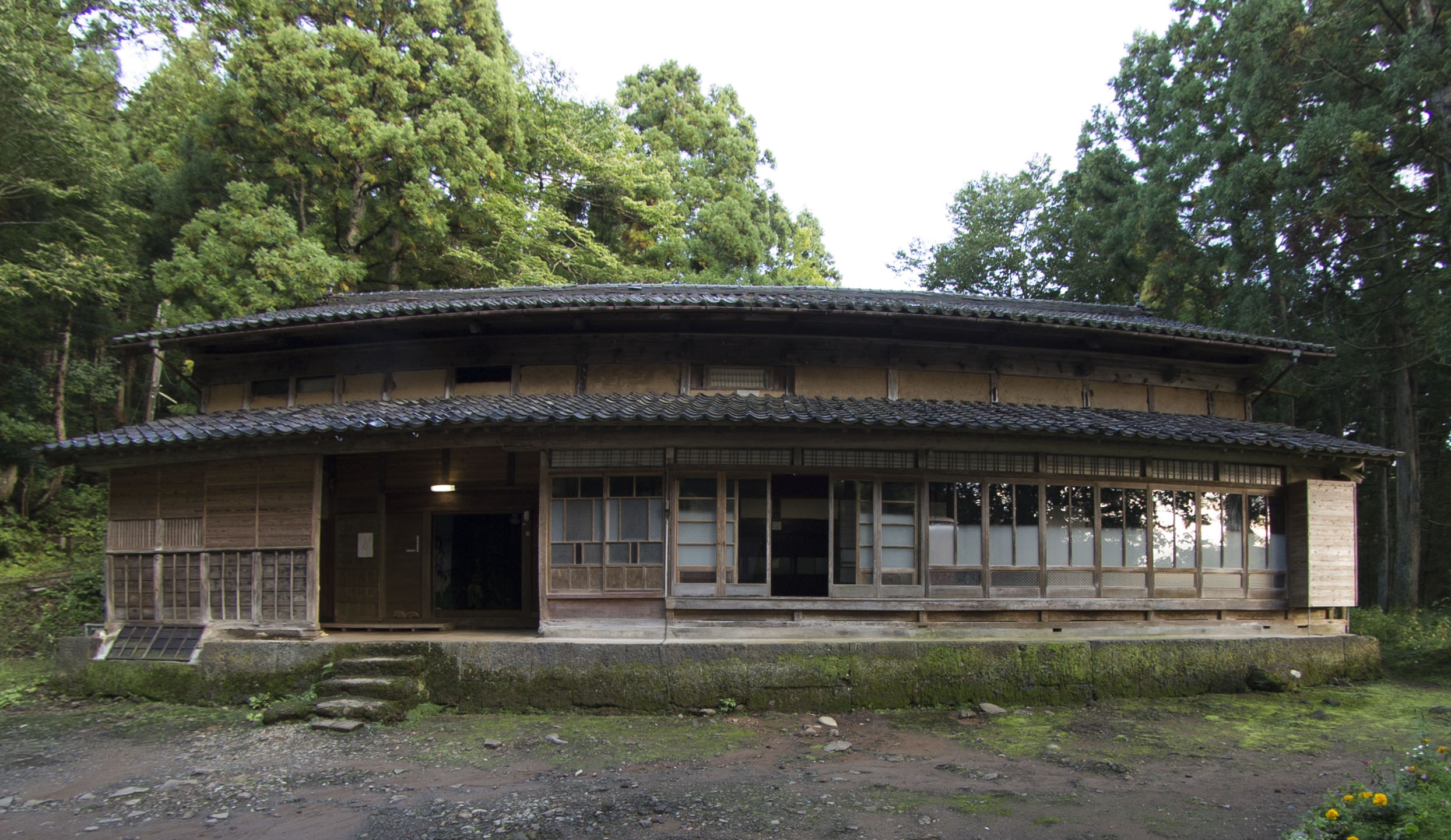 おおかみこどもの花の家は現在どうなった？火災の真相と聖地巡礼ガイド