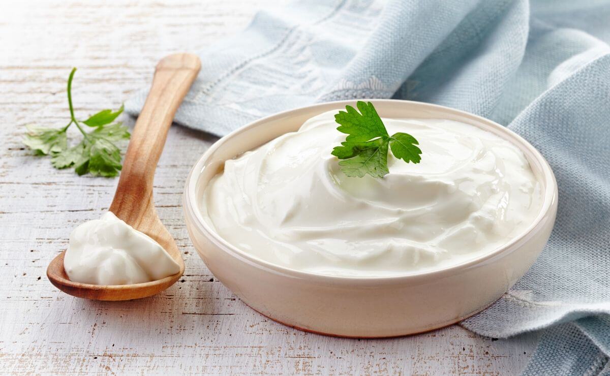 How to Make Sour Cream with Yogurt