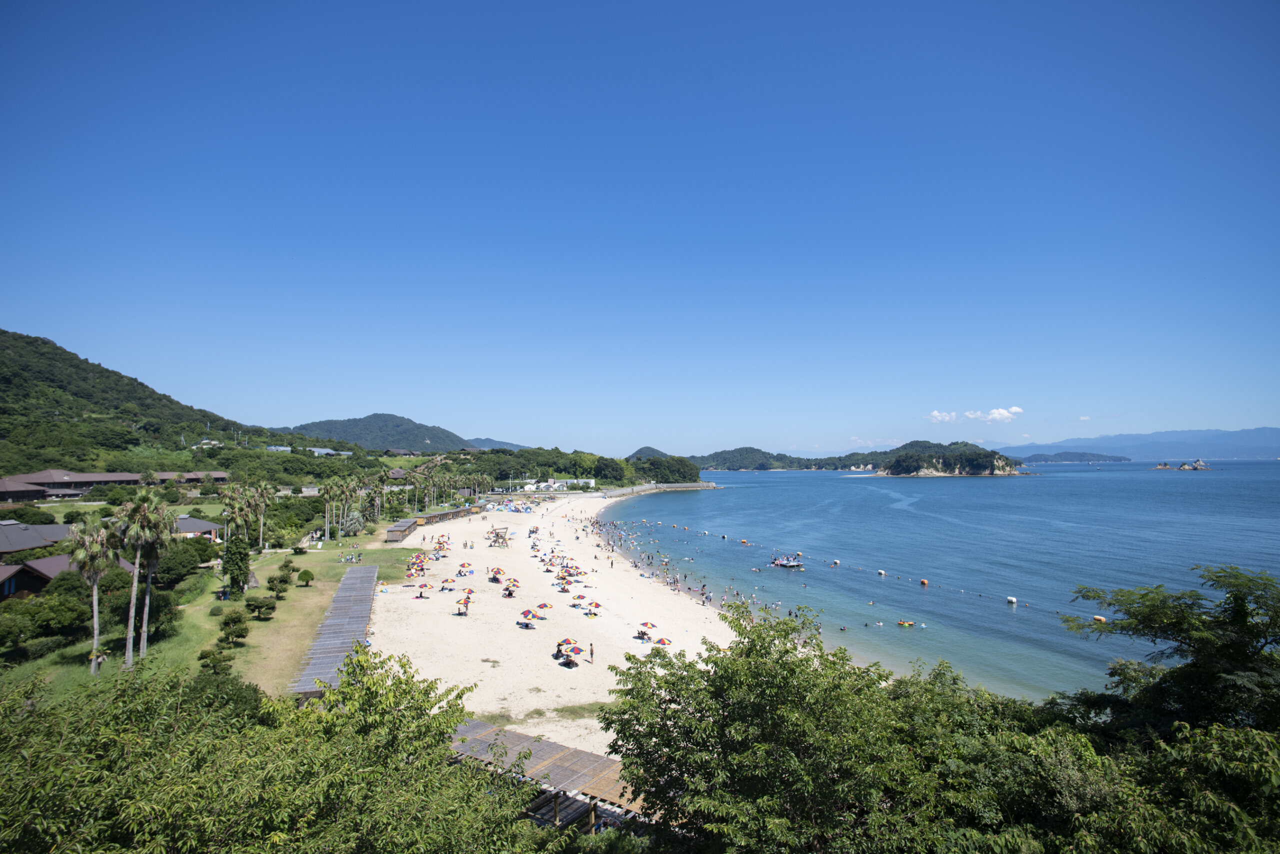 瀬戸内の絶景ビーチ！「県民の浜」で楽しむ天然温泉と満天の星空