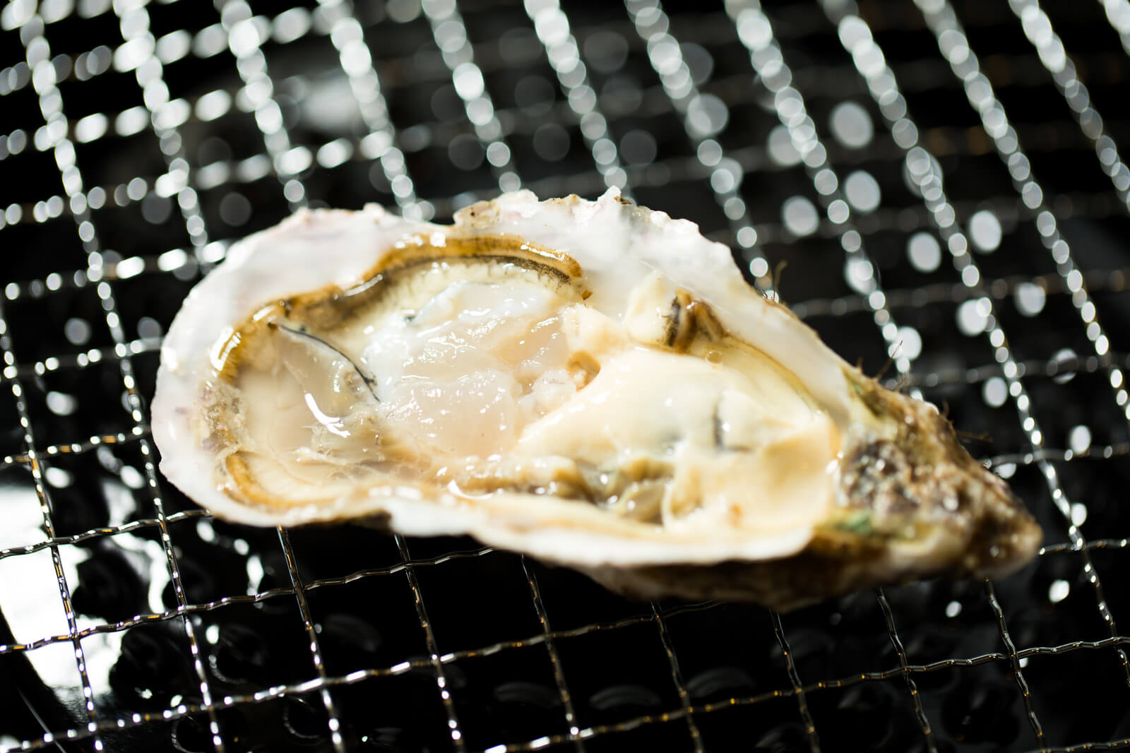 牡蠣を食べ過ぎるとどうなる？激しい下痢や吐き気の真相と安心の目安量