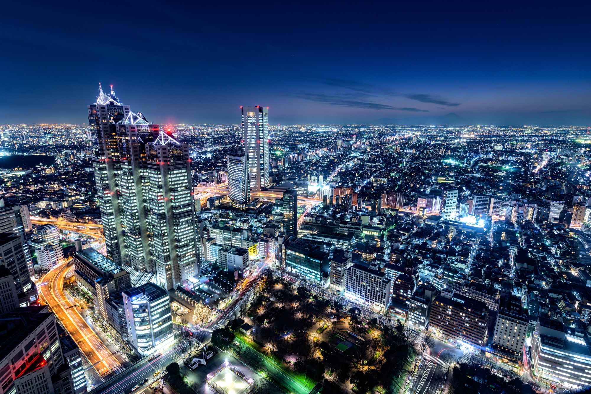 【2026最新】都庁展望台完全攻略！無料の理由と夜景＆混雑回避術