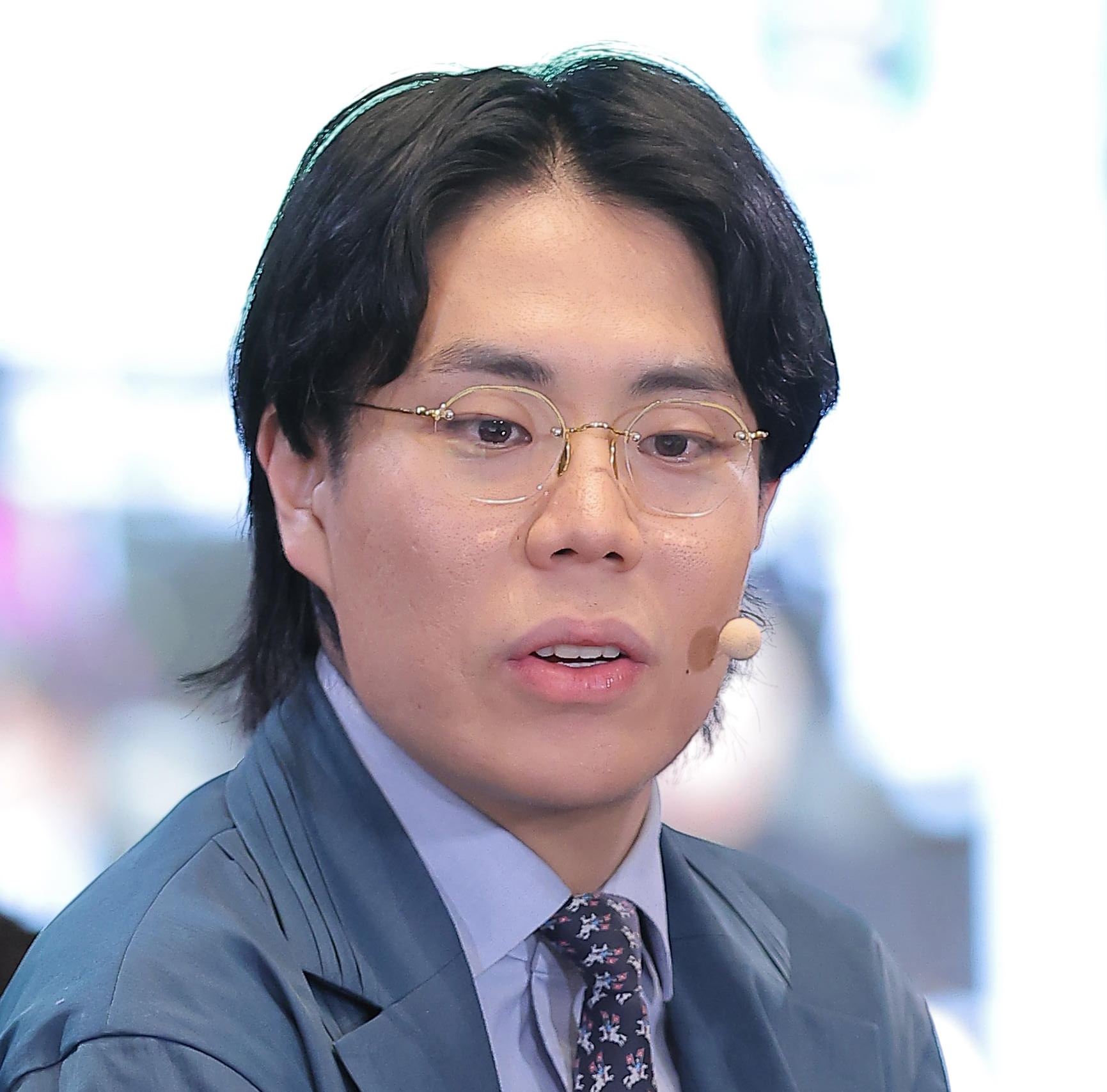 令和ロマンくるまの慶應中退理由と本名・学歴｜M-1王者を導いた分析力