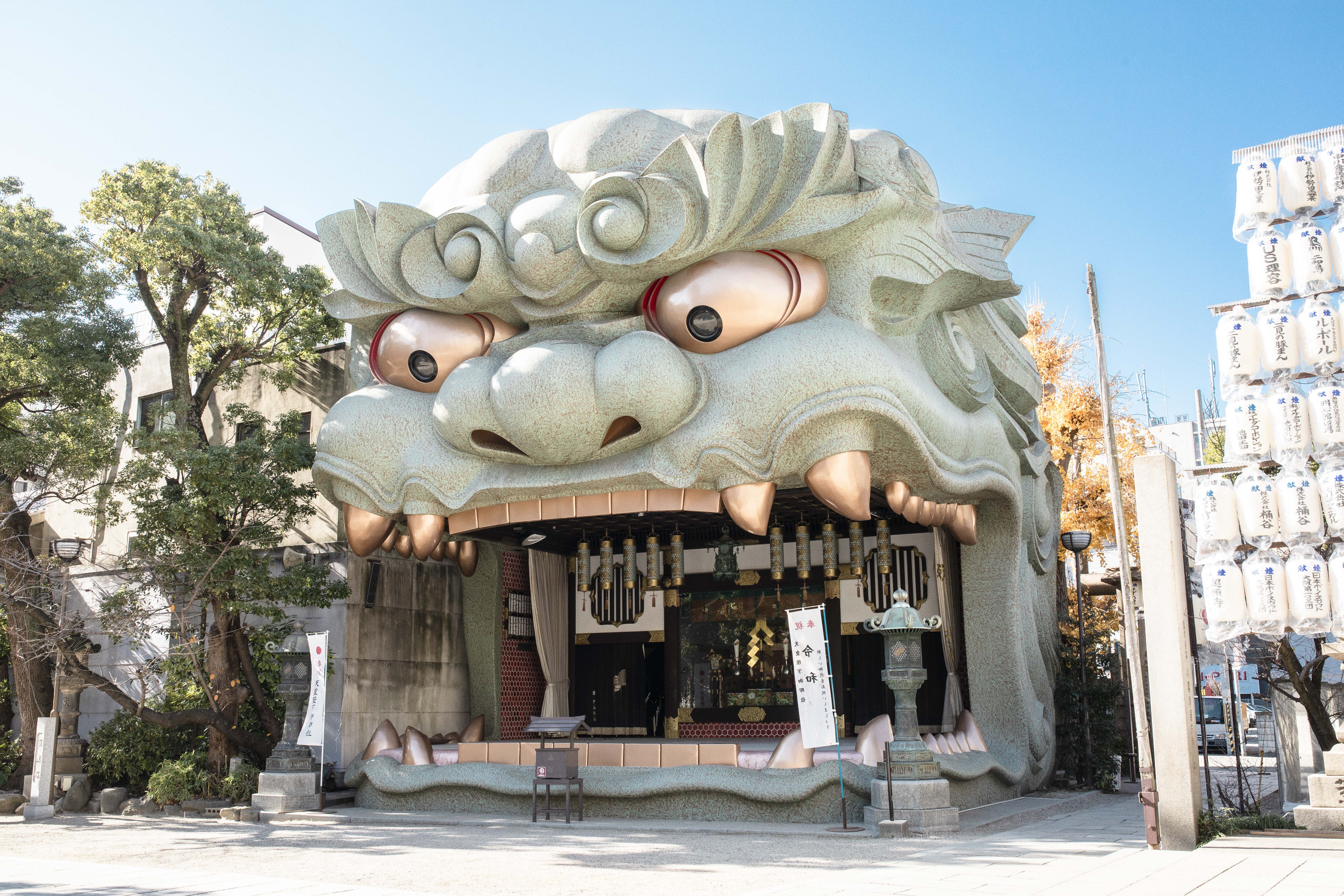 難波八阪神社の謎とご利益｜巨大獅子頭が口を開く理由と勝運の真相【2026】