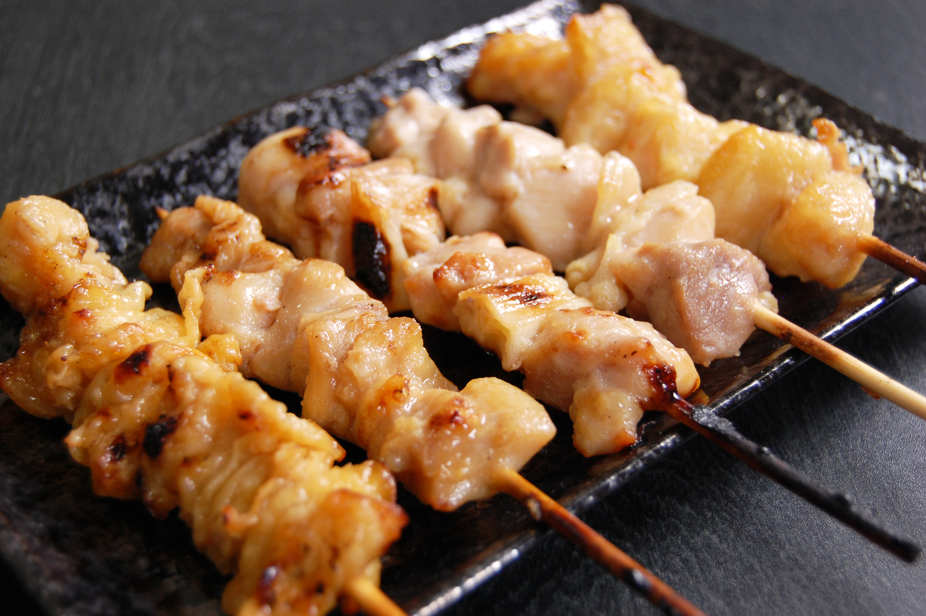 炭火香る絶品串焼きの虜に！「焼き鳥 正や」熱狂の秘訣を解剖
