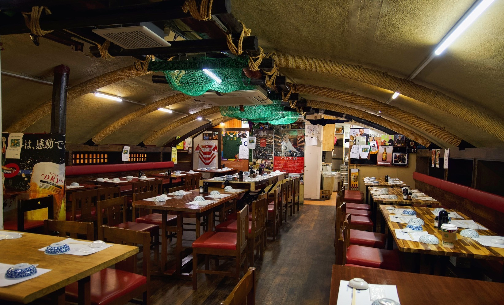 有楽町ガード下「新日の基」の全貌！豪快海鮮と英国人店主の魅力