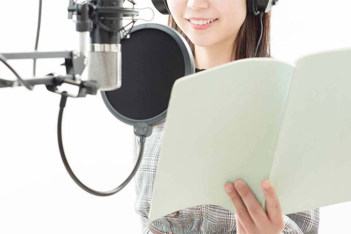 アテレコとは？アフレコや吹き替えとの決定的な違いと最新活用法