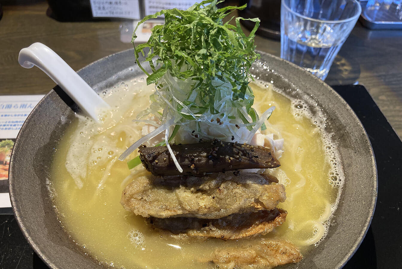 雨はやさしくの革新！レバーペーストが描く札幌ラーメンの新境地