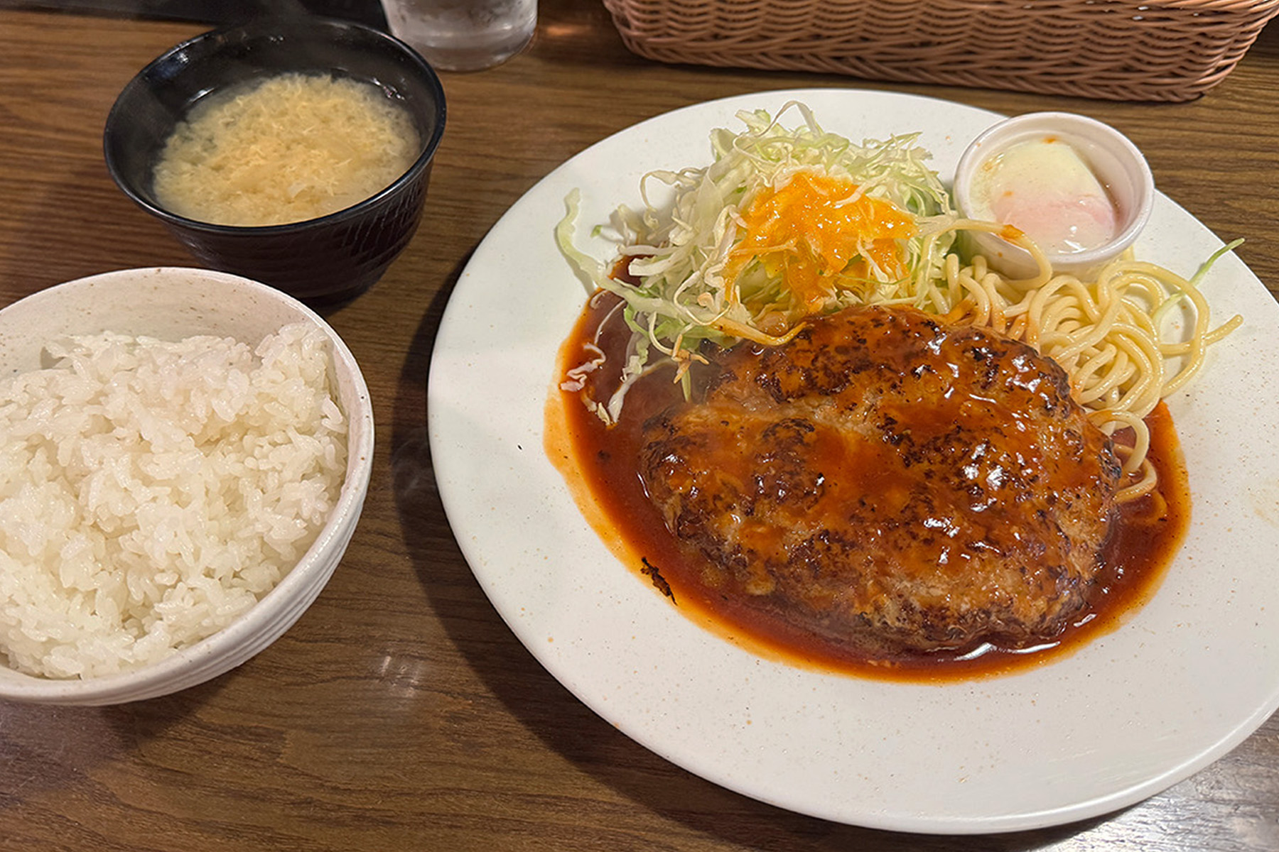 経堂「洋食バル ウルトラ」徹底解剖！名物ハンバーグと予約攻略の全貌