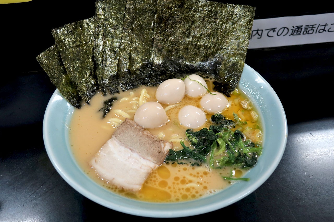 横浜中華街「萬来亭」の極太焼きそばに熱狂する理由と行列攻略法